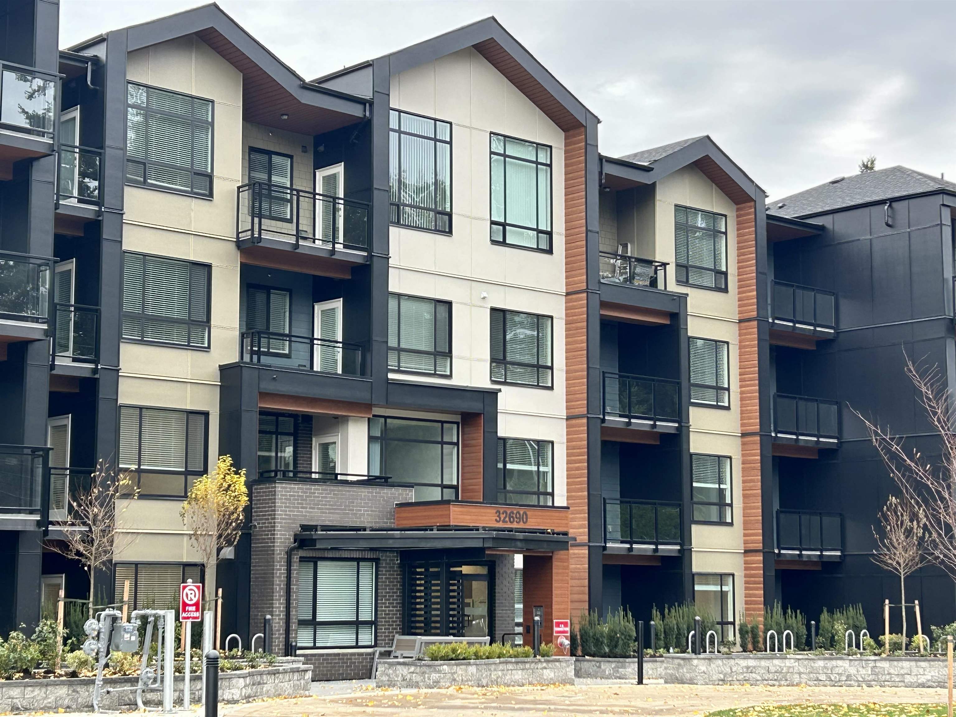 406 32690 14TH AVENUE, R3027182, BC,
