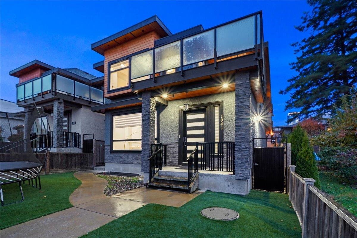 1041 STEWART AVENUE, Coquitlam BC V3K 2N8, R3027187, BC,
