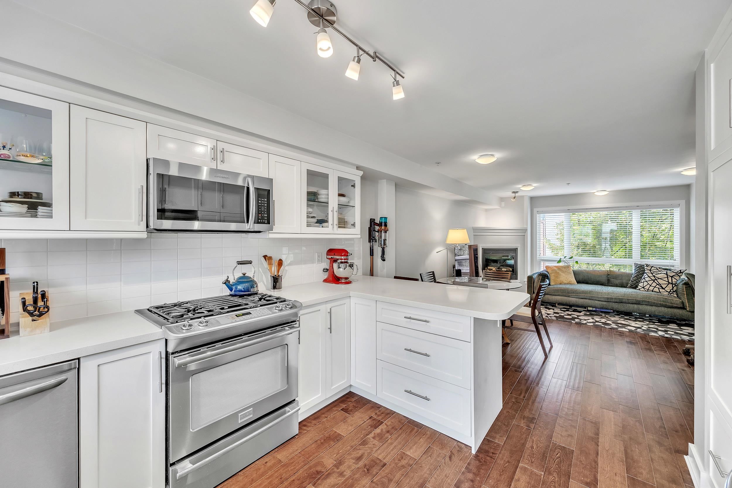 201 3736 COMMERCIAL STREET, R3027314, BC,