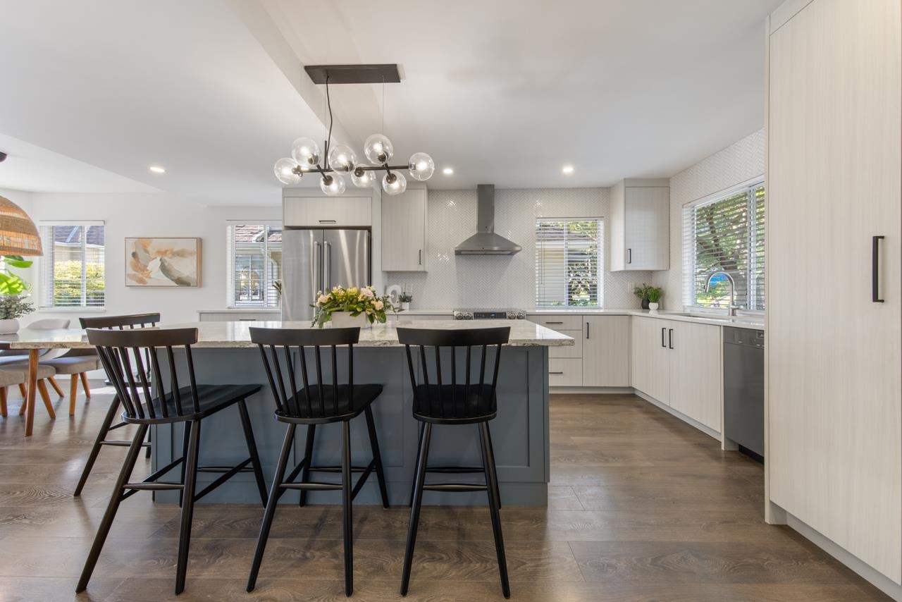 5 249 4TH STREET, R3027427, BC,