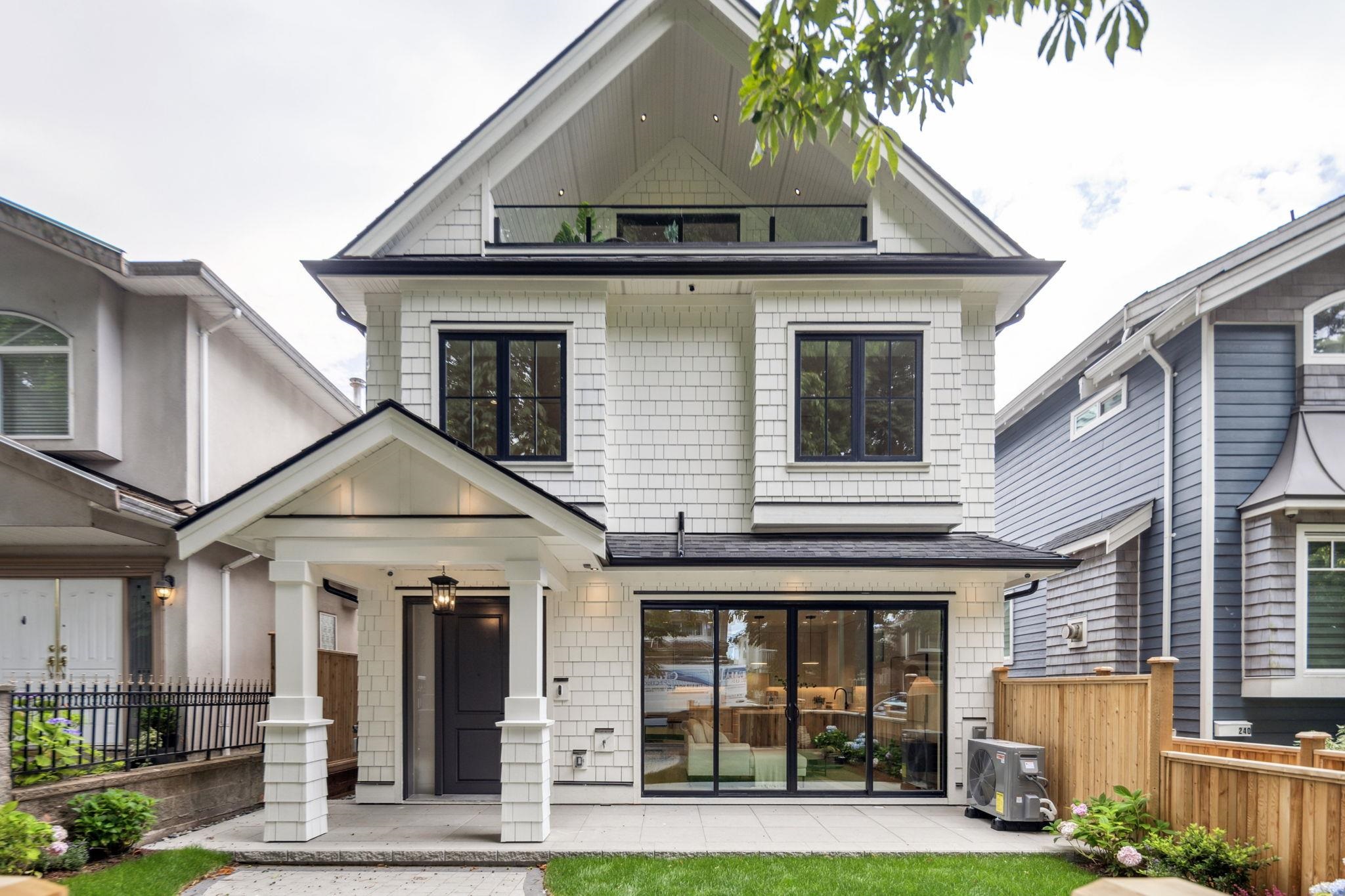1 250 39TH AVENUE, R3027601, BC,
