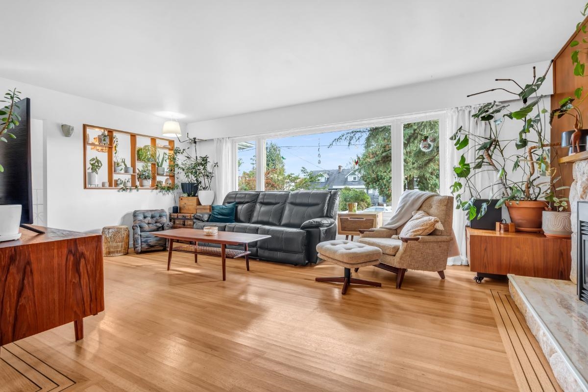 852 E 17TH STREET, North Vancouver BC V7L 2X1, R3027682, BC,
