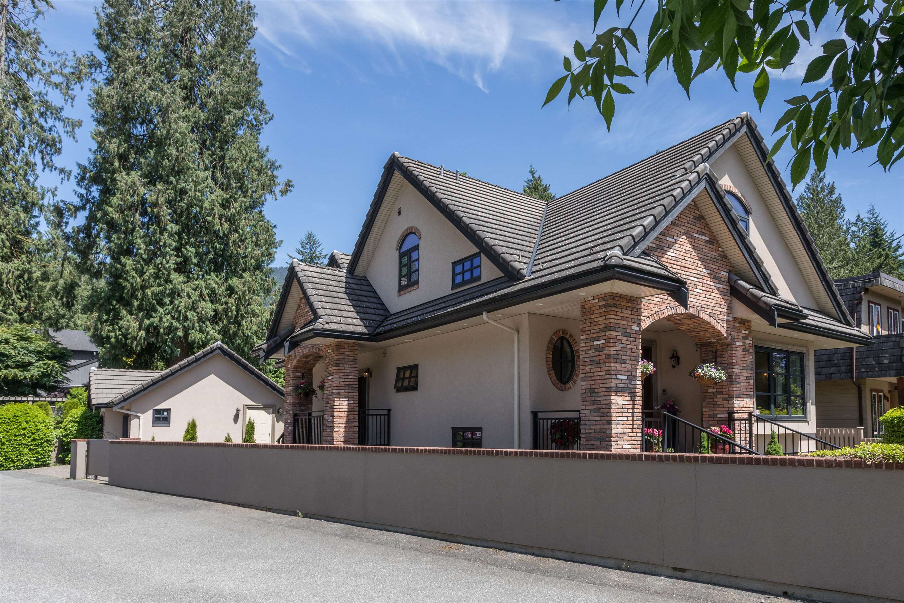 1134 MONTROYAL BOULEVARD, North Vancouver BC V7R 2H7, R3028024, BC,