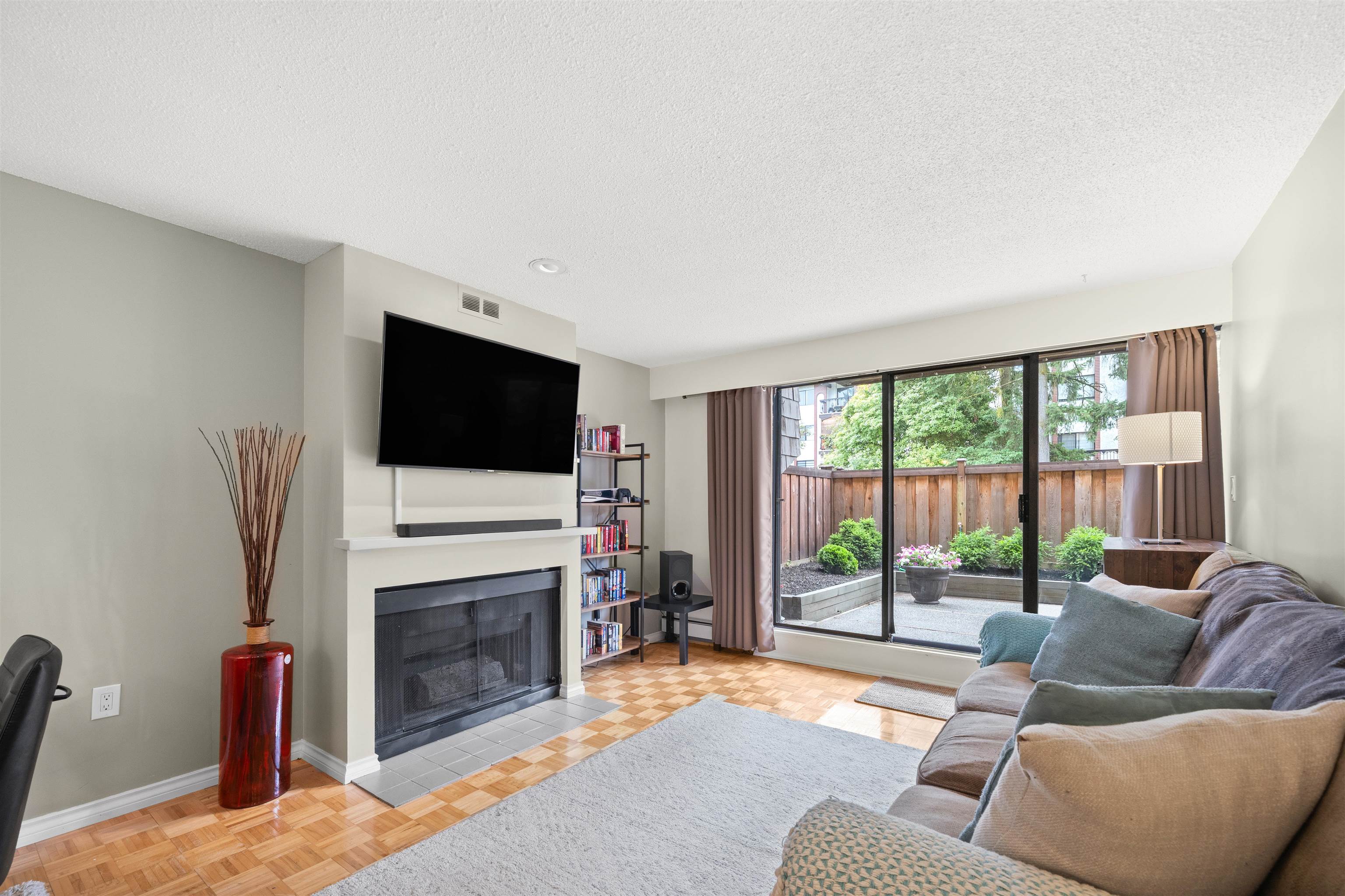 102 708 EIGHTH AVENUE, R3028214, BC,