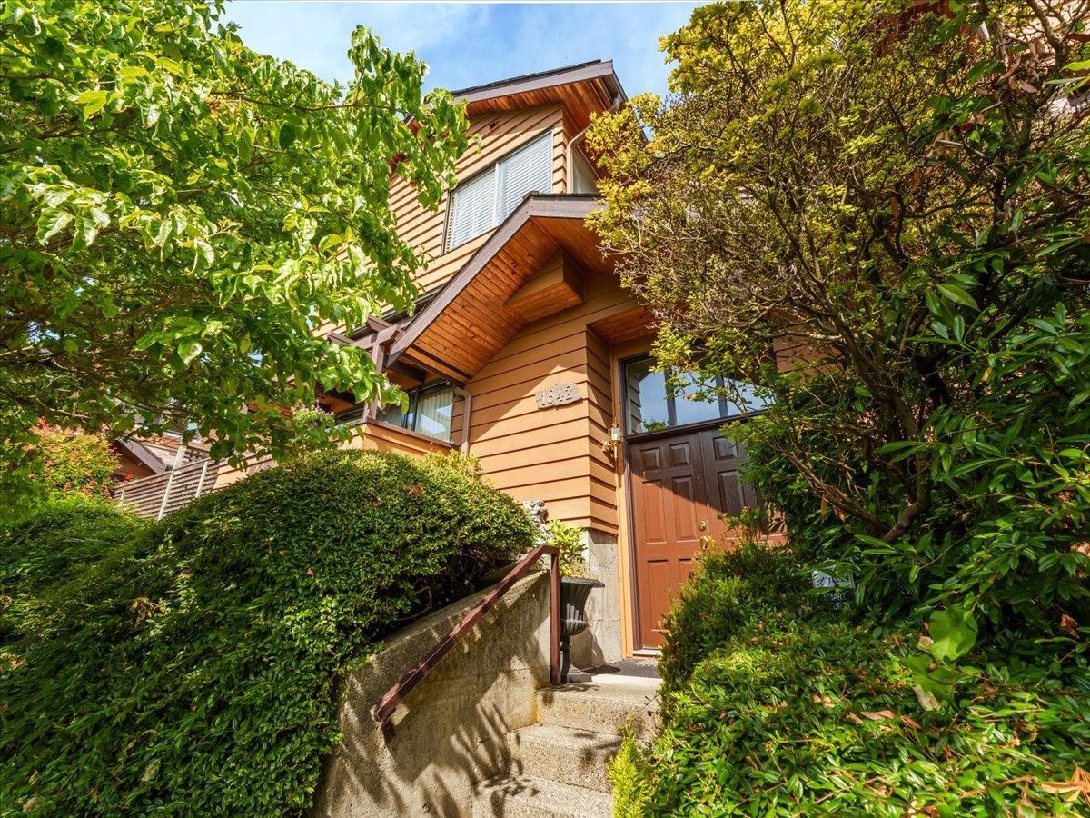 1842 CHESTERFIELD AVENUE, North Vancouver BC V7M 2P3, R3028272, BC,