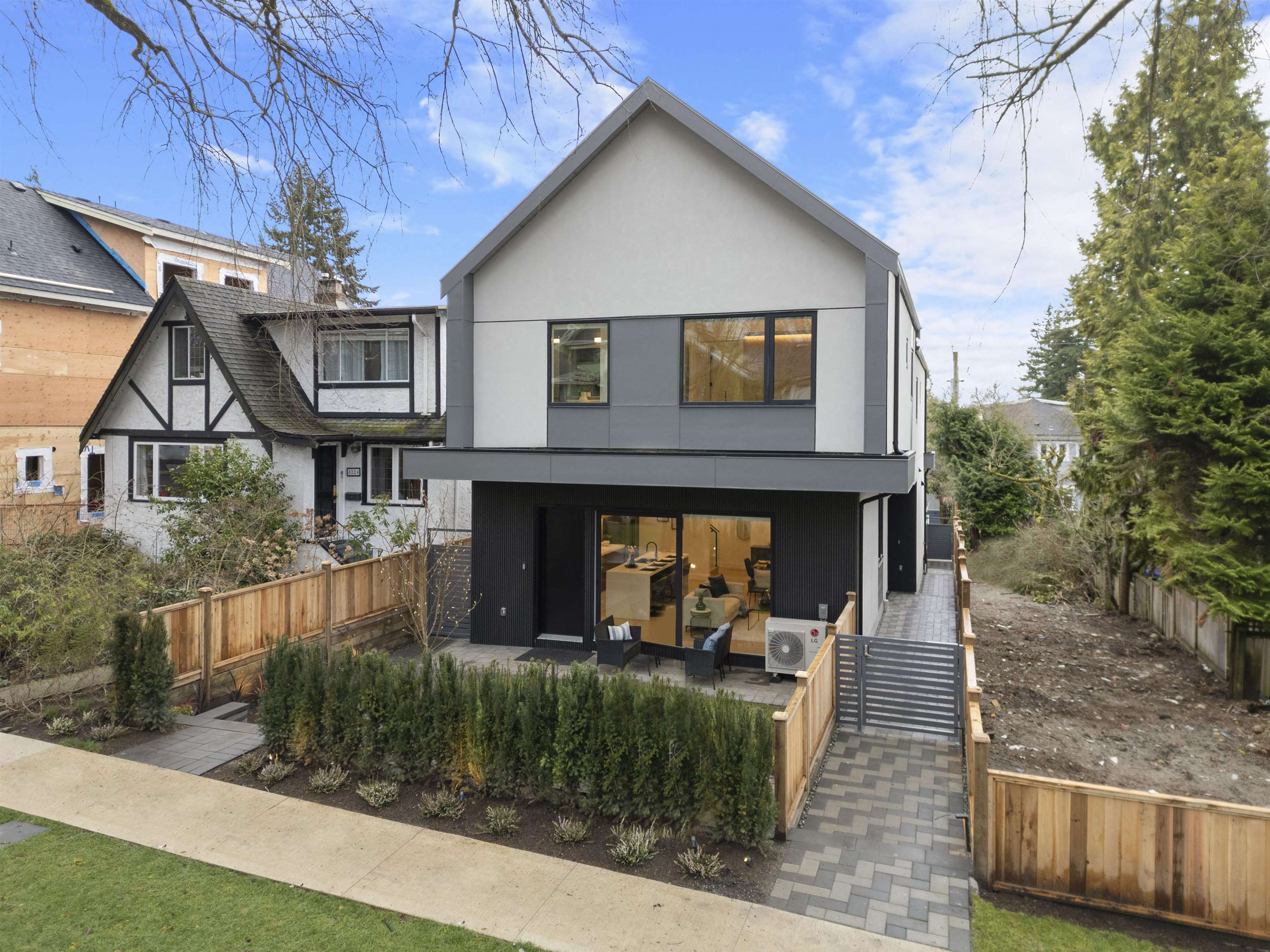 1 3232 38TH AVENUE, R3028370, BC,