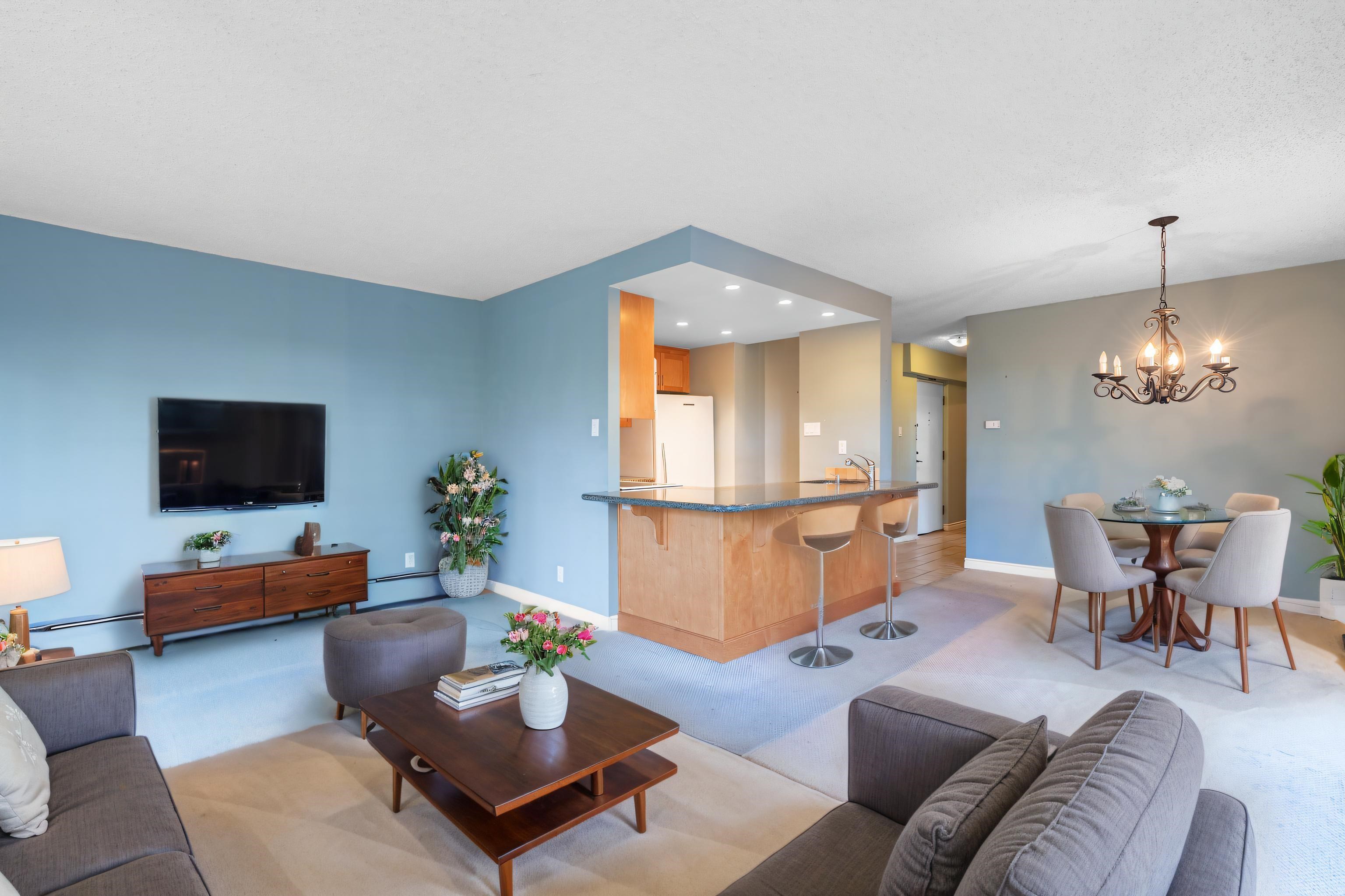 102 747 17TH STREET, R3028391, BC,