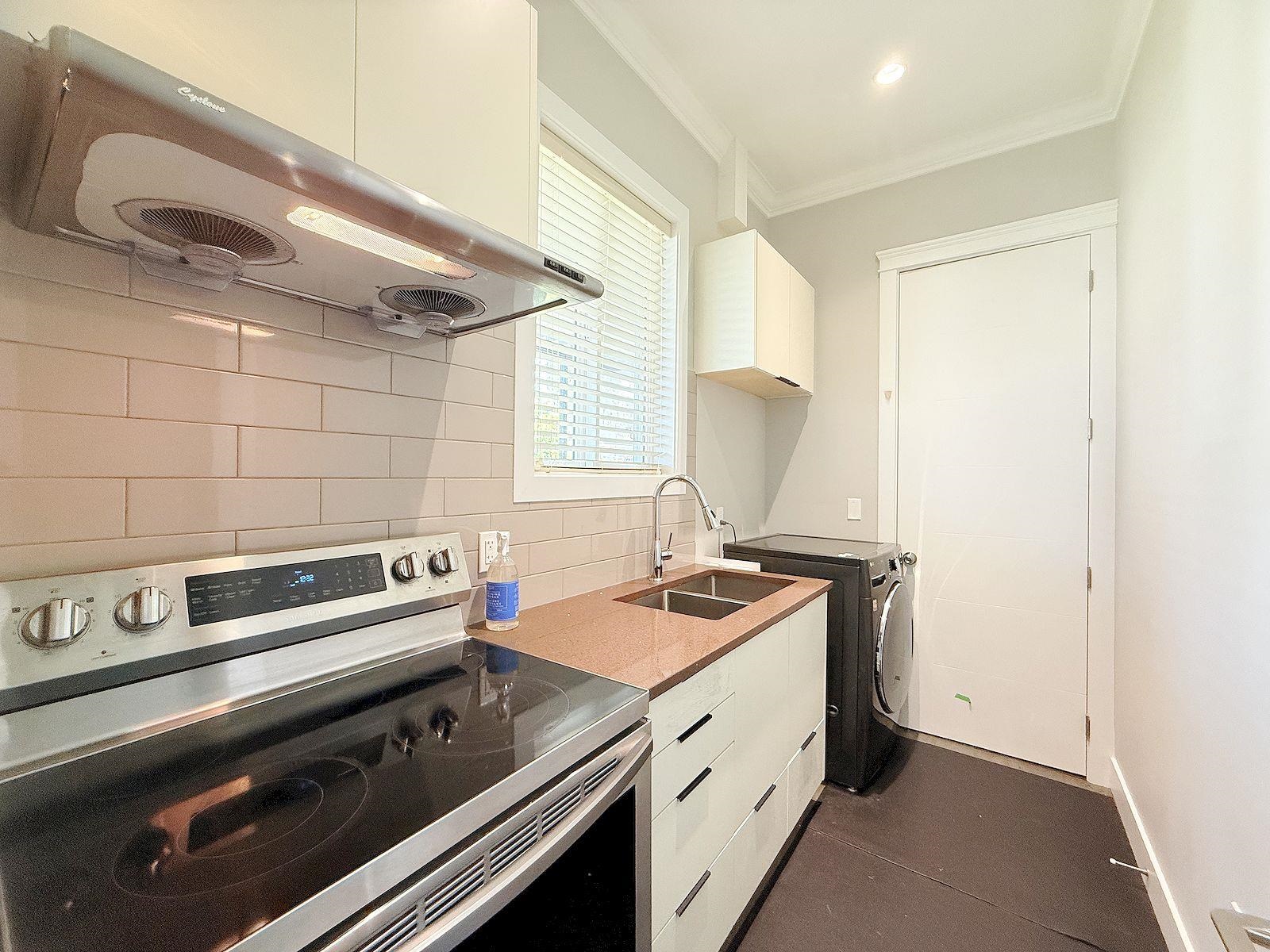 1F 45xx NAPIER ST STREET, R3029031, BC,