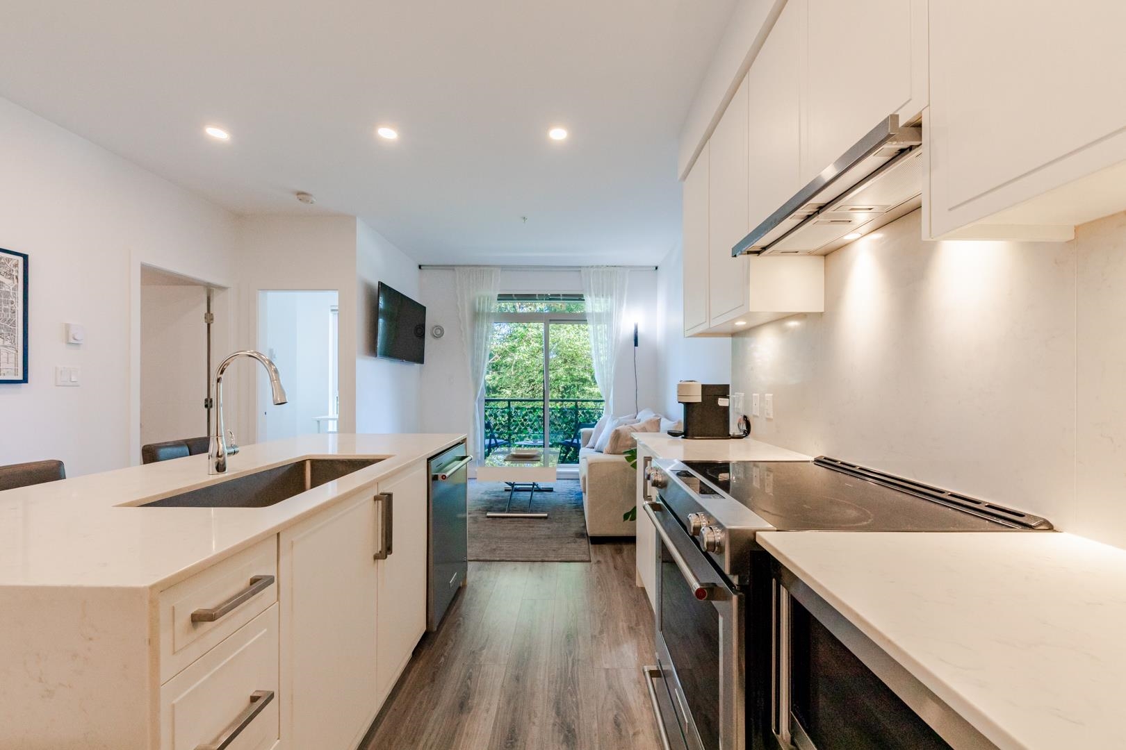 401 700 CLARKE ROAD, R3029044, BC,