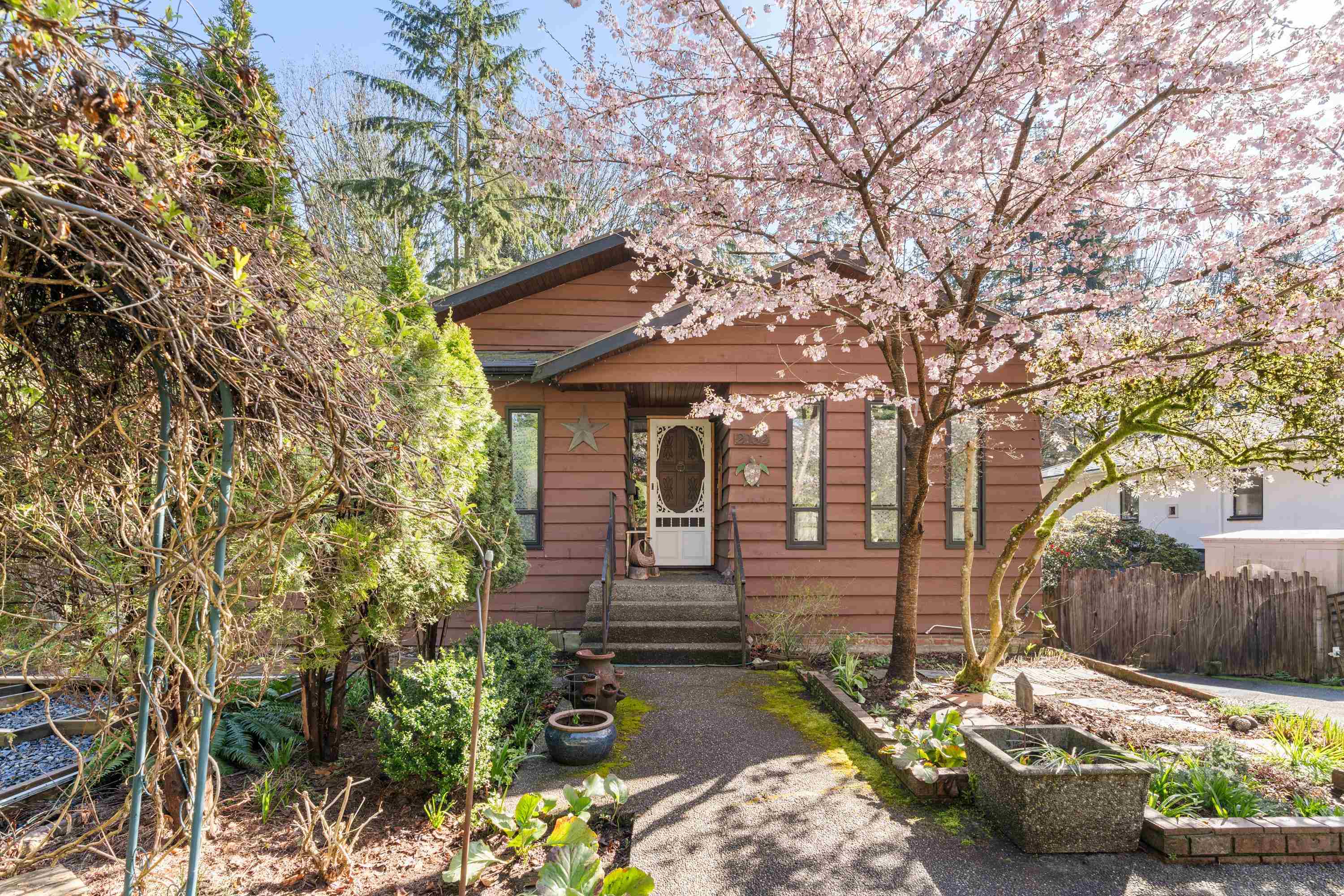 2152 MACKAY AVENUE, North Vancouver BC V7P 2M7, R3029099, BC,