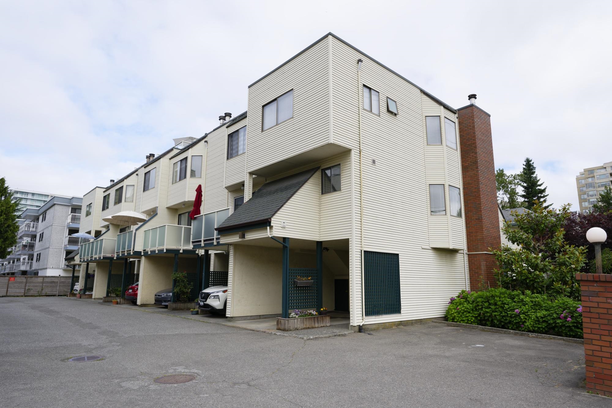 1 6431 COONEY ROAD, R3029116, BC,