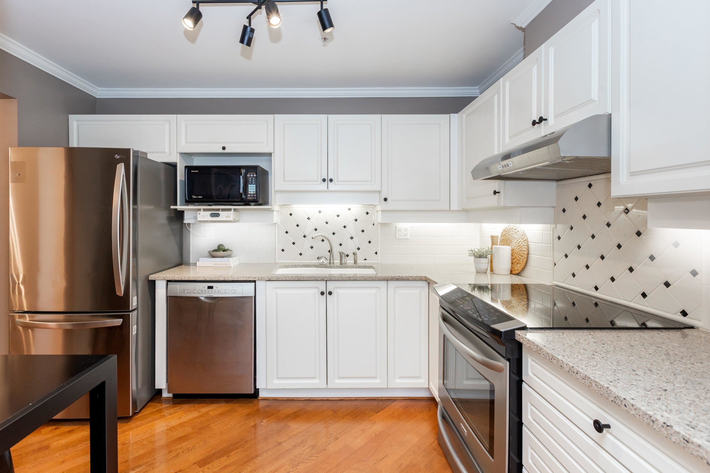 111 15272 20 STREET, R3029329, BC,