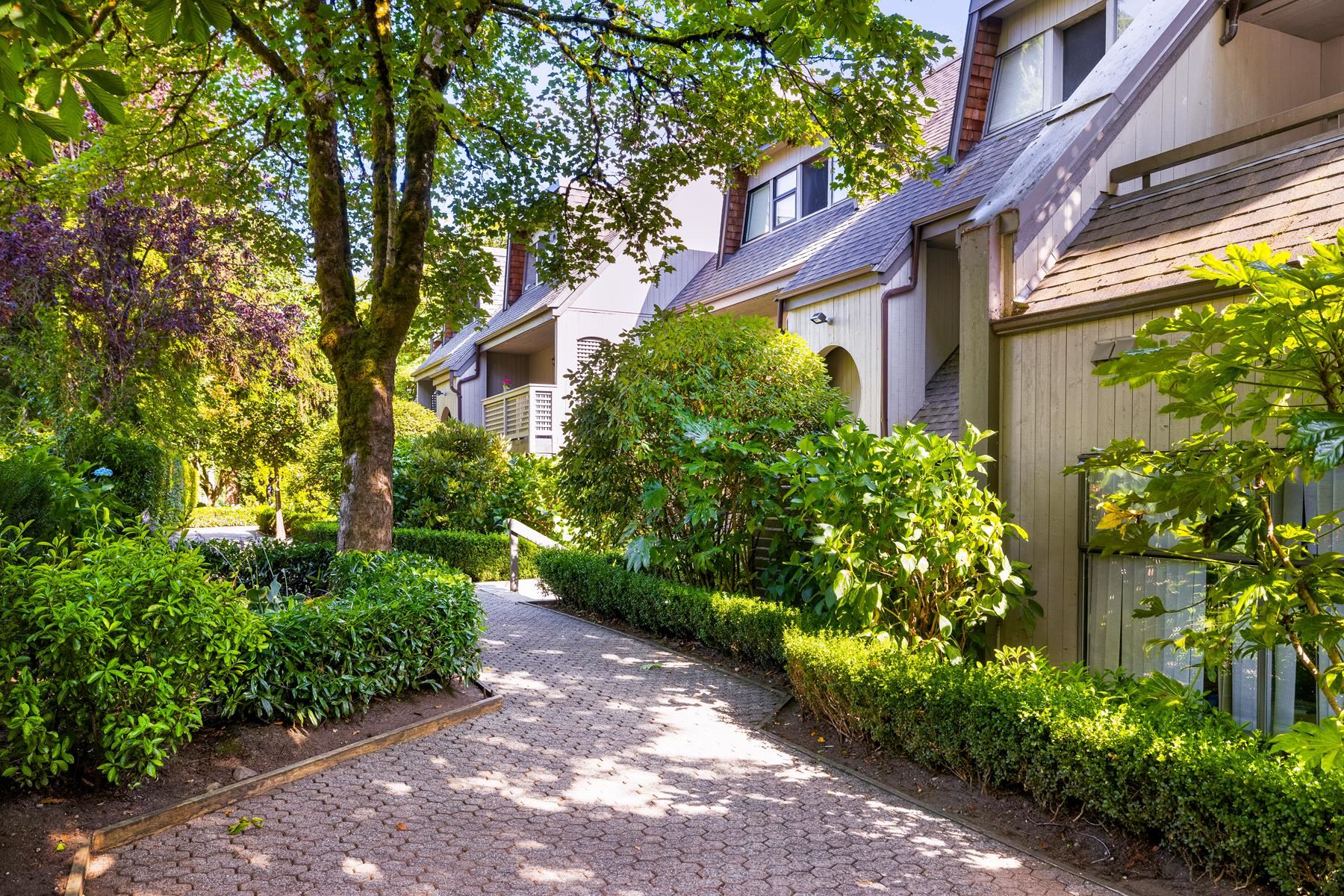 3182 MOUNTAIN HIGHWAY, North Vancouver BC V7K 2H5, R3029388, BC,