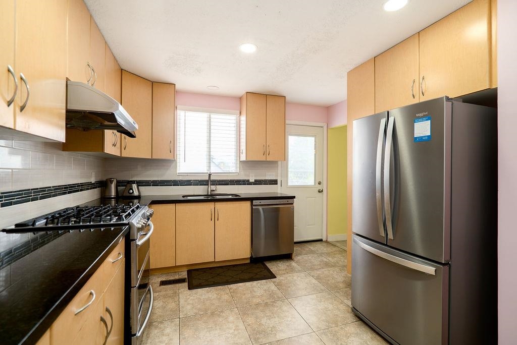 2575 E 29TH AVENUE, Vancouver BC V5R 1V2, R3029524, BC,