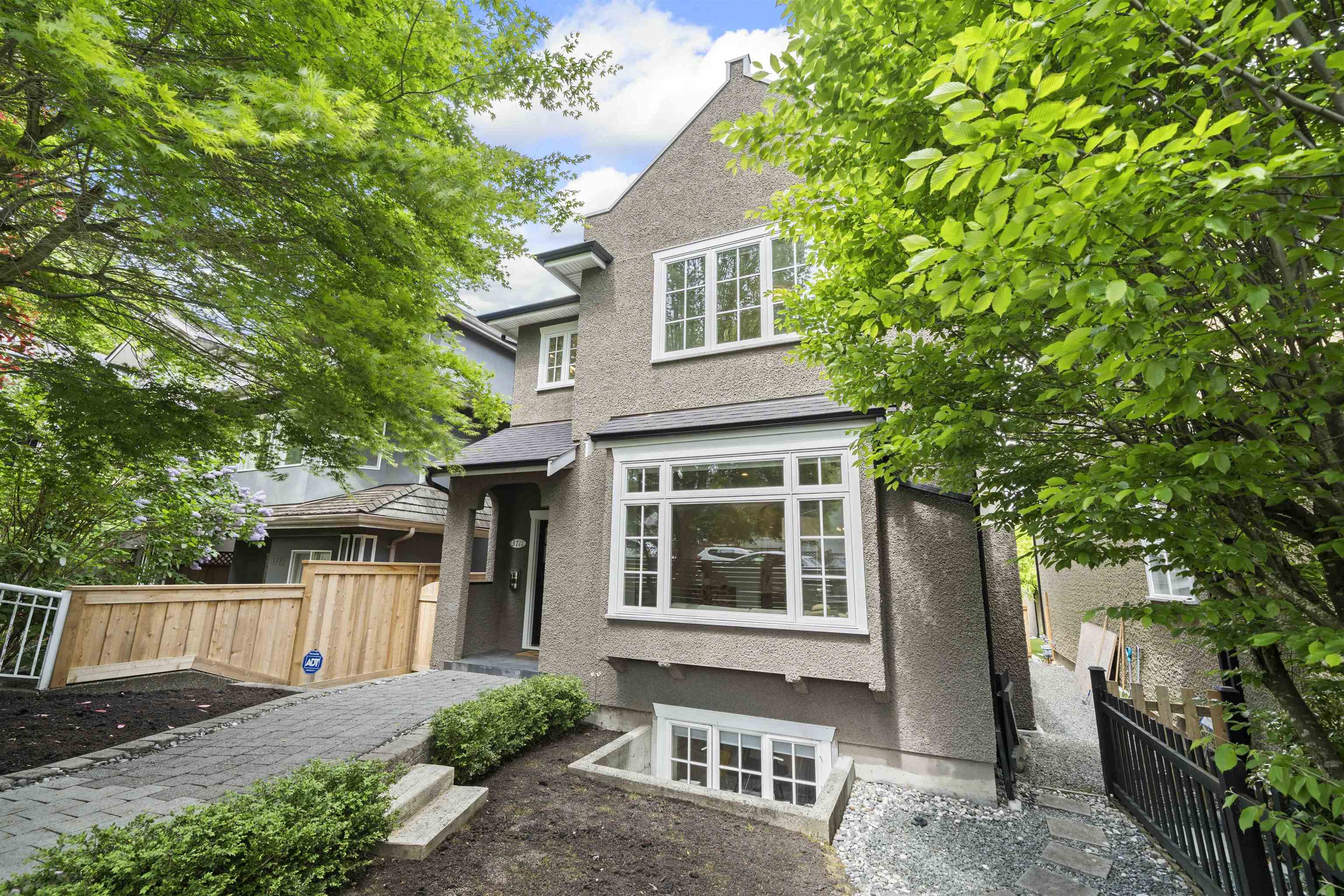 3711 W 11TH AVENUE, Vancouver BC V6R 2K7, R3029596, BC,