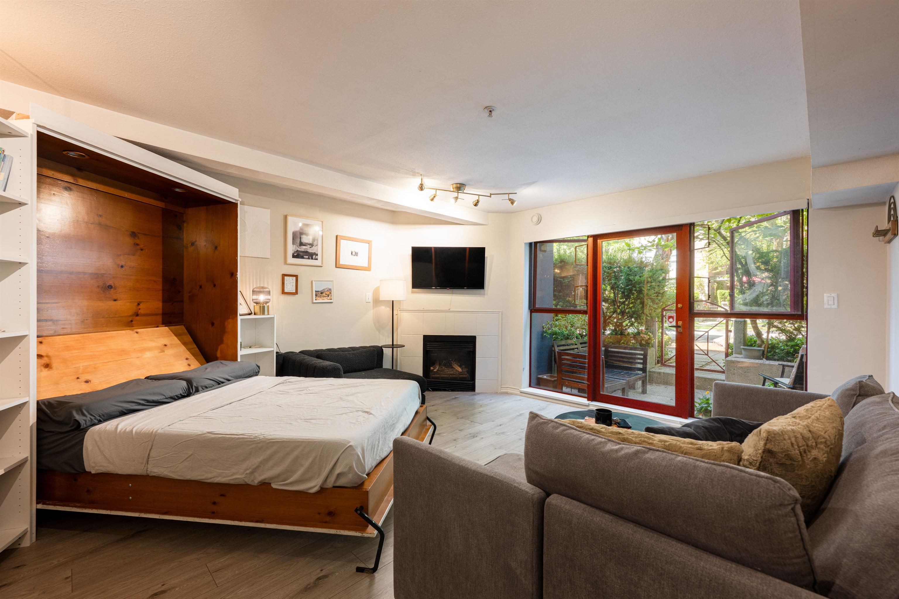 102 2140 12TH AVENUE, R3029817, BC,