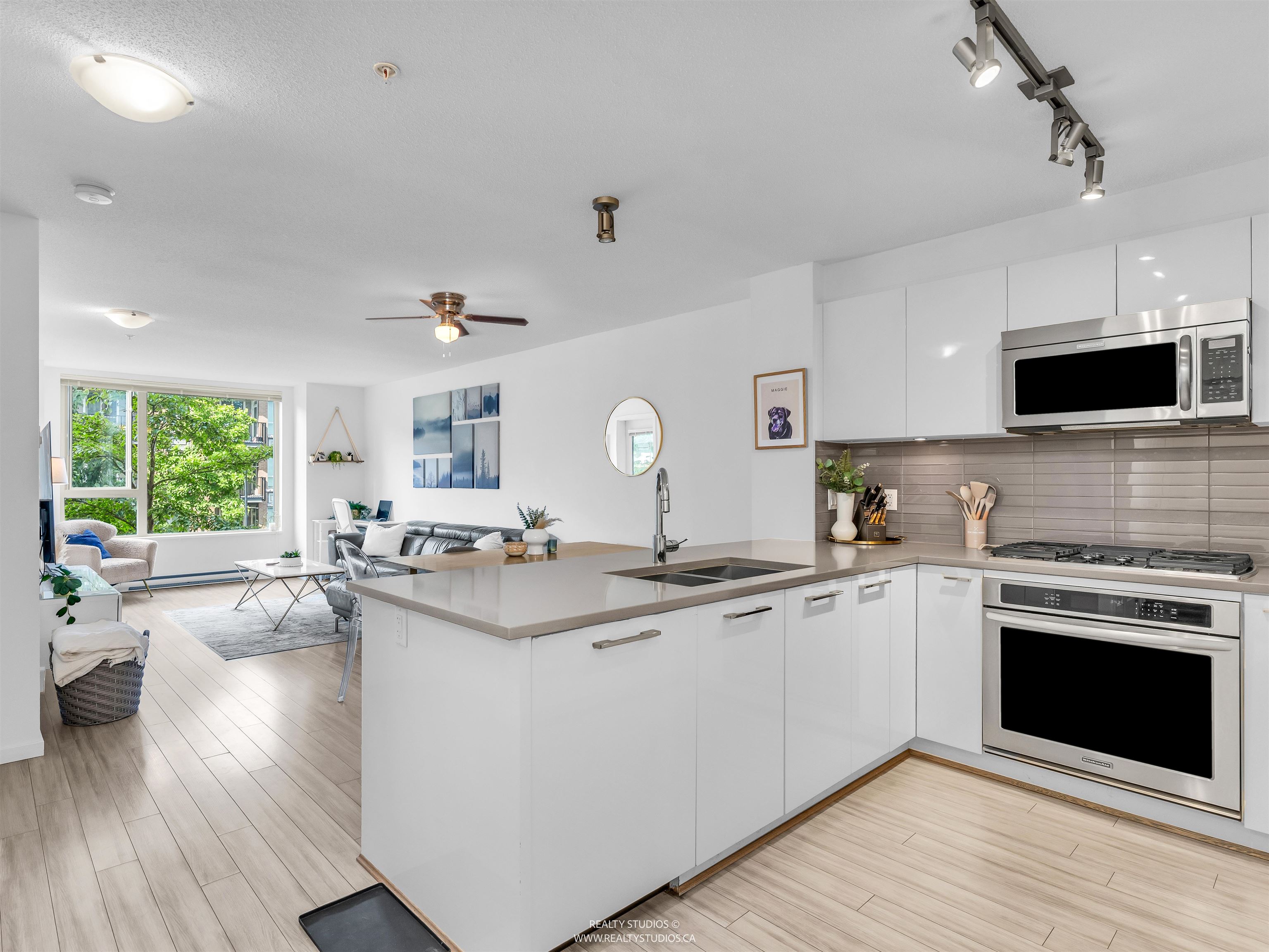 202 1128 KENSAL PLACE, R3030005, BC,