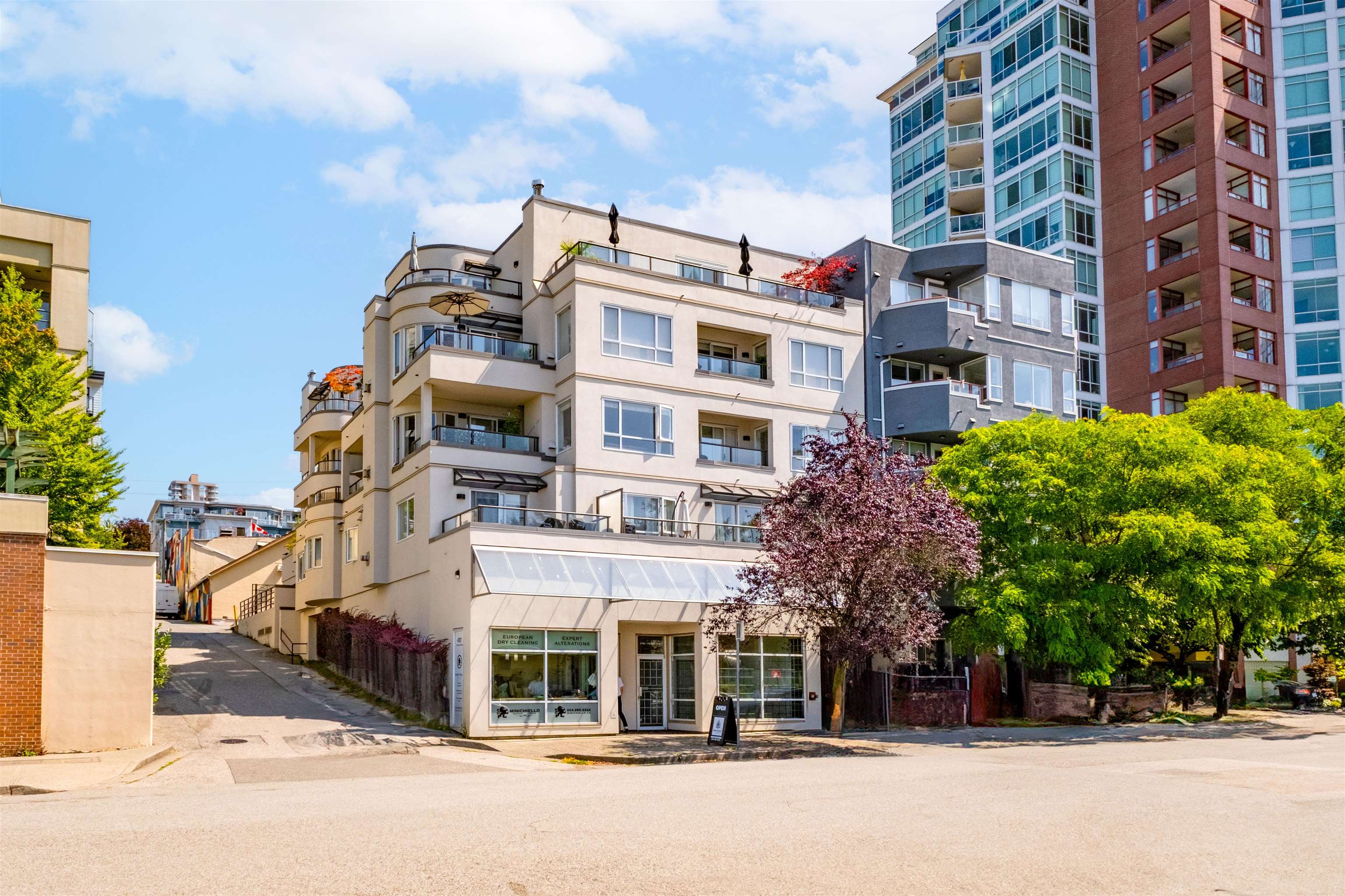 403 118 2ND STREET, R3030056, BC,
