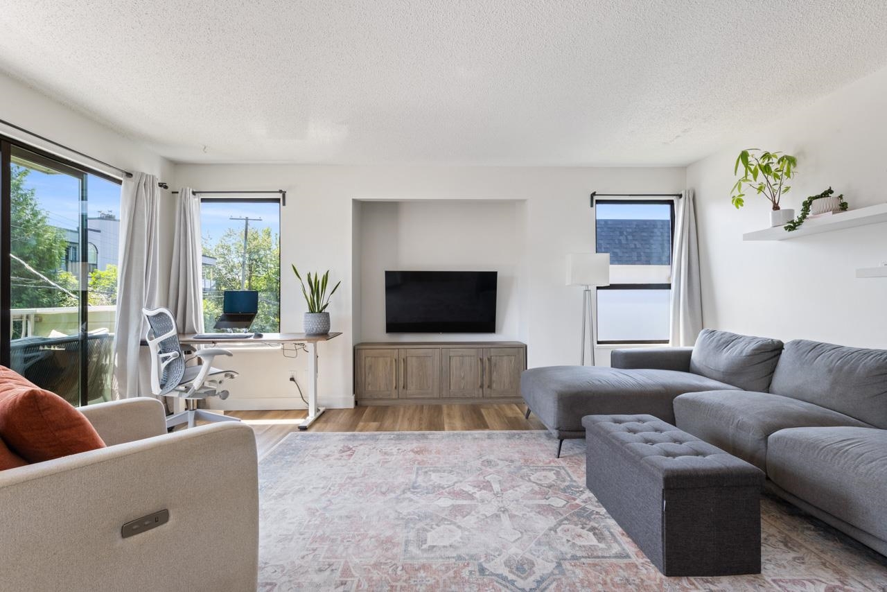 305 642 7TH AVENUE, R3030121, BC,