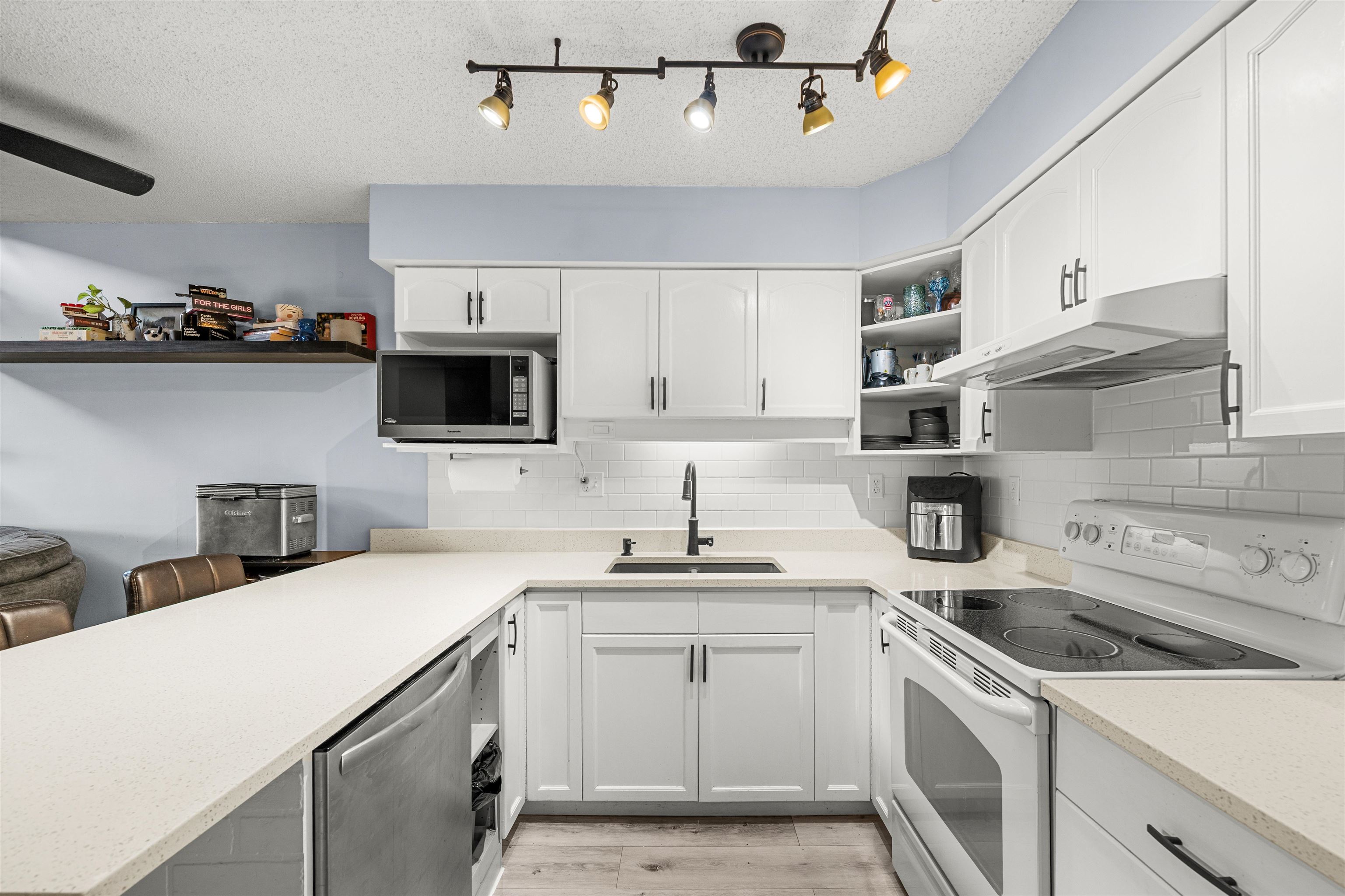 212 74 MINER STREET, R3030257, BC,