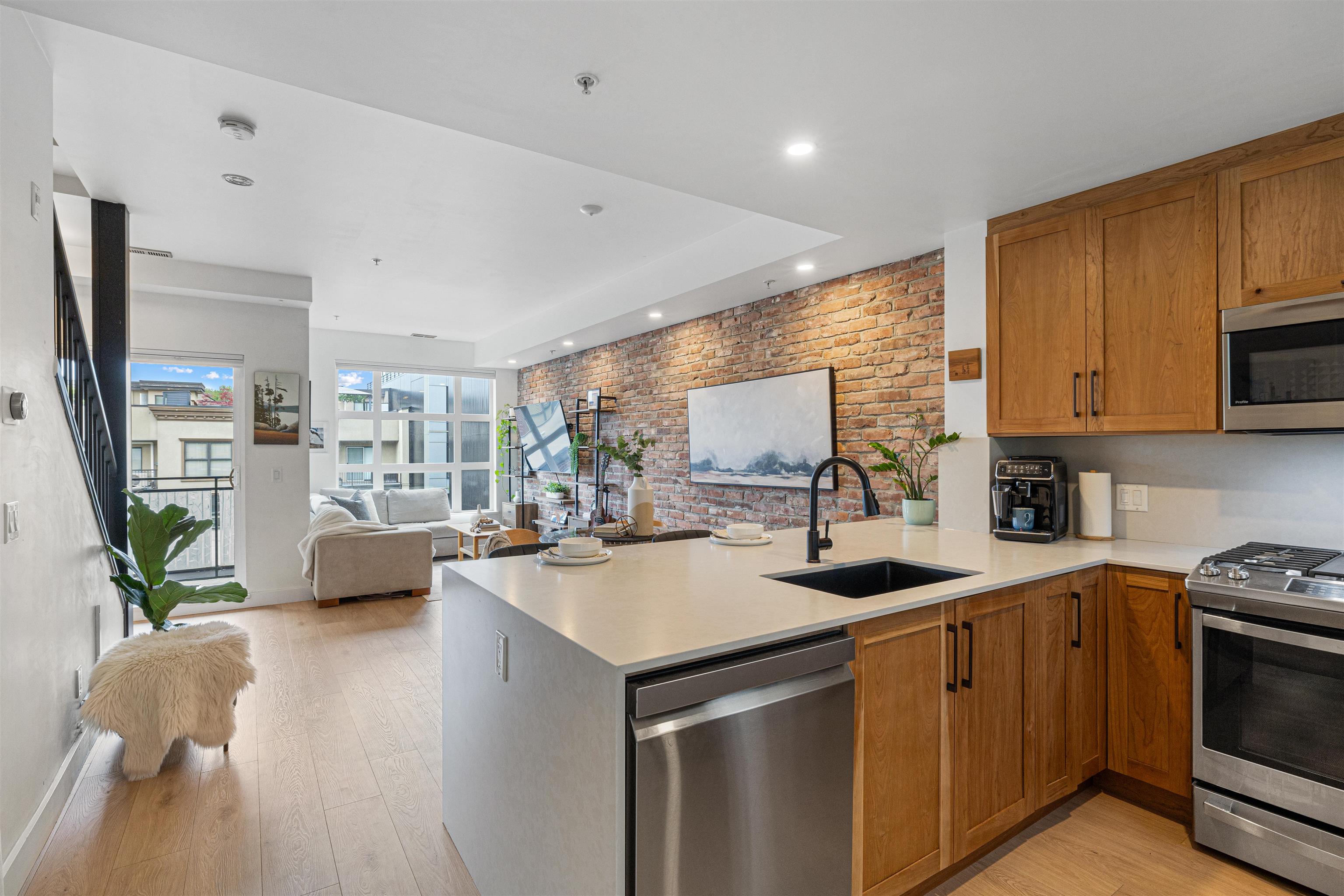 323 95 MOODY STREET, R3030307, BC,
