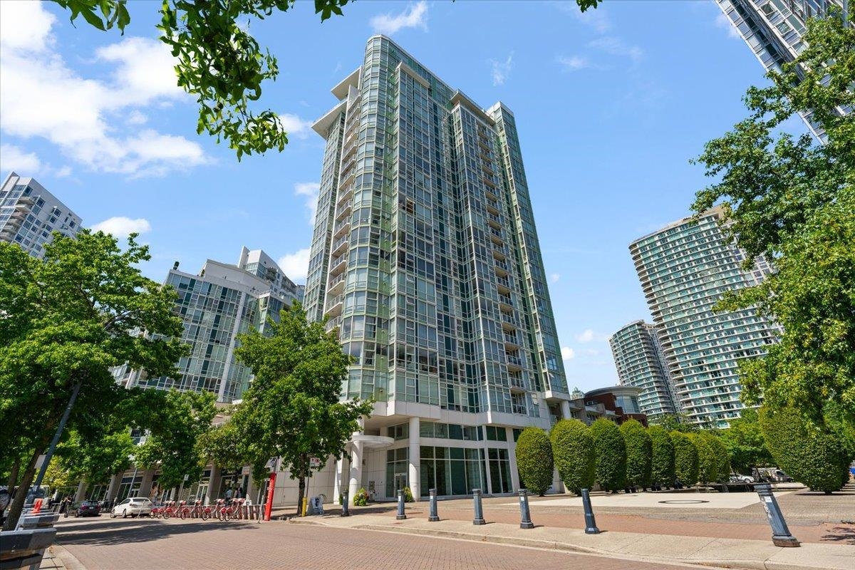 1903 1077 MARINASIDE CRESCENT, R3030427, BC,