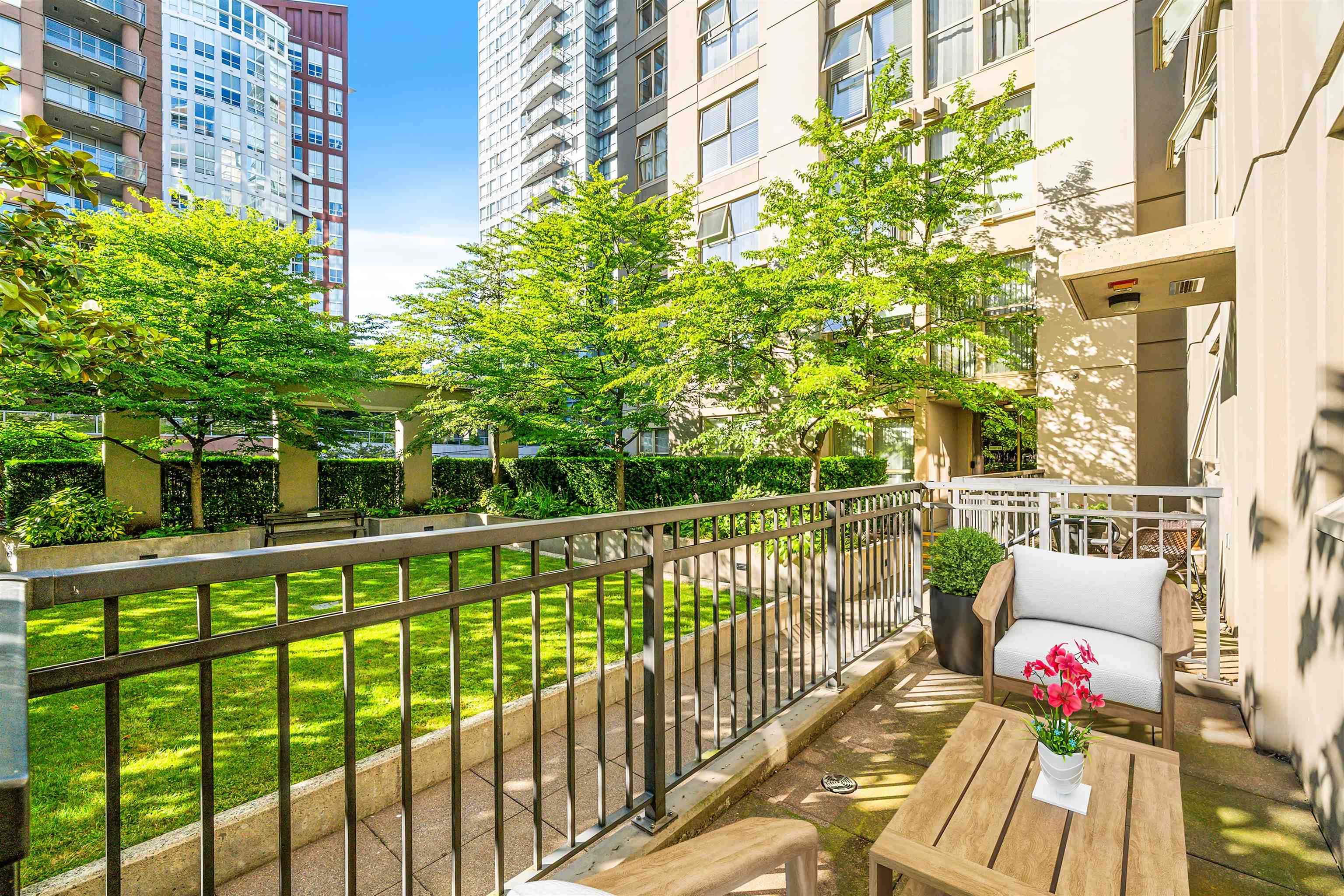 TH8 989 RICHARDS STREET, R3030628, BC,
