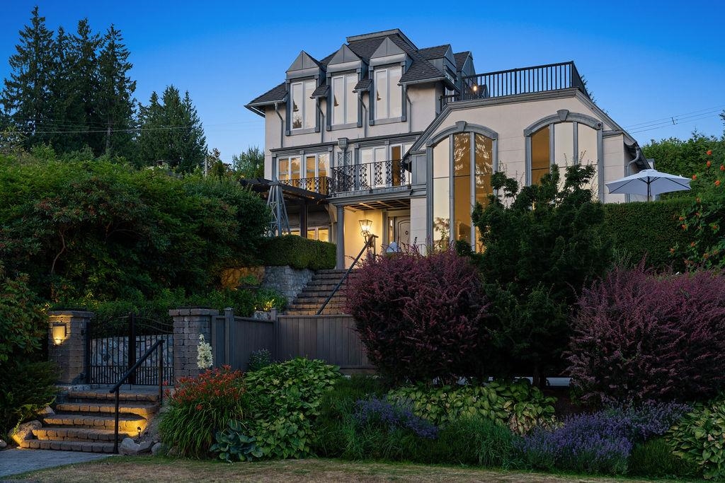284 SANDRINGHAM CRESCENT, North Vancouver BC V7N 2R8, R3030731, BC,