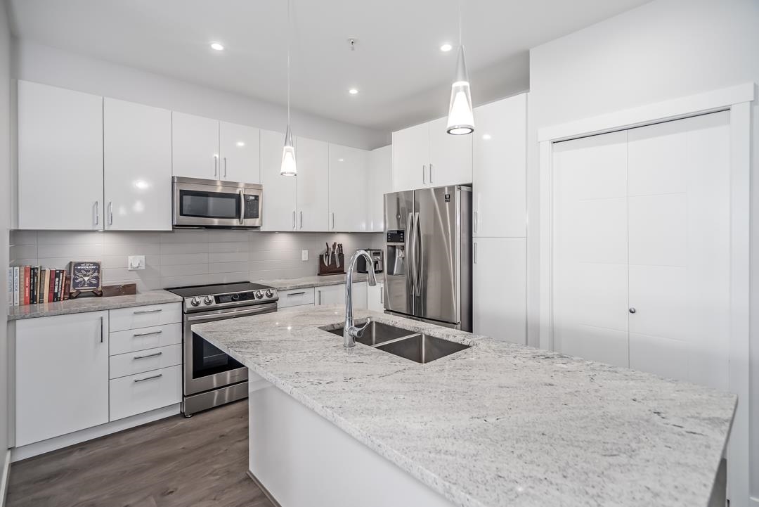 303 45562 AIRPORT ROAD, R3031212, BC,