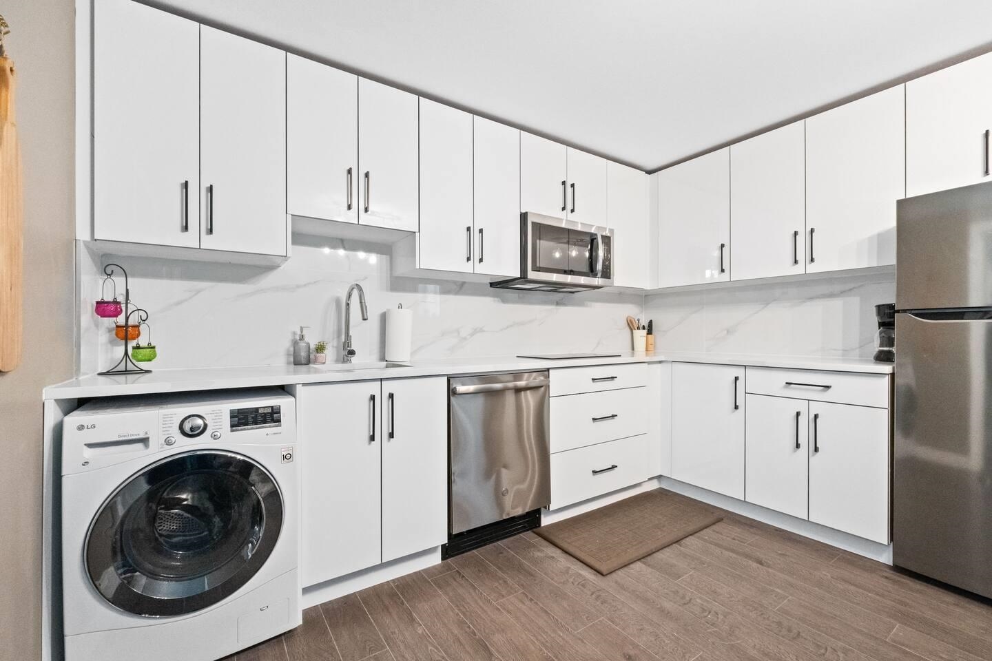 Basement 6779 186 STREET, R3031488, BC,