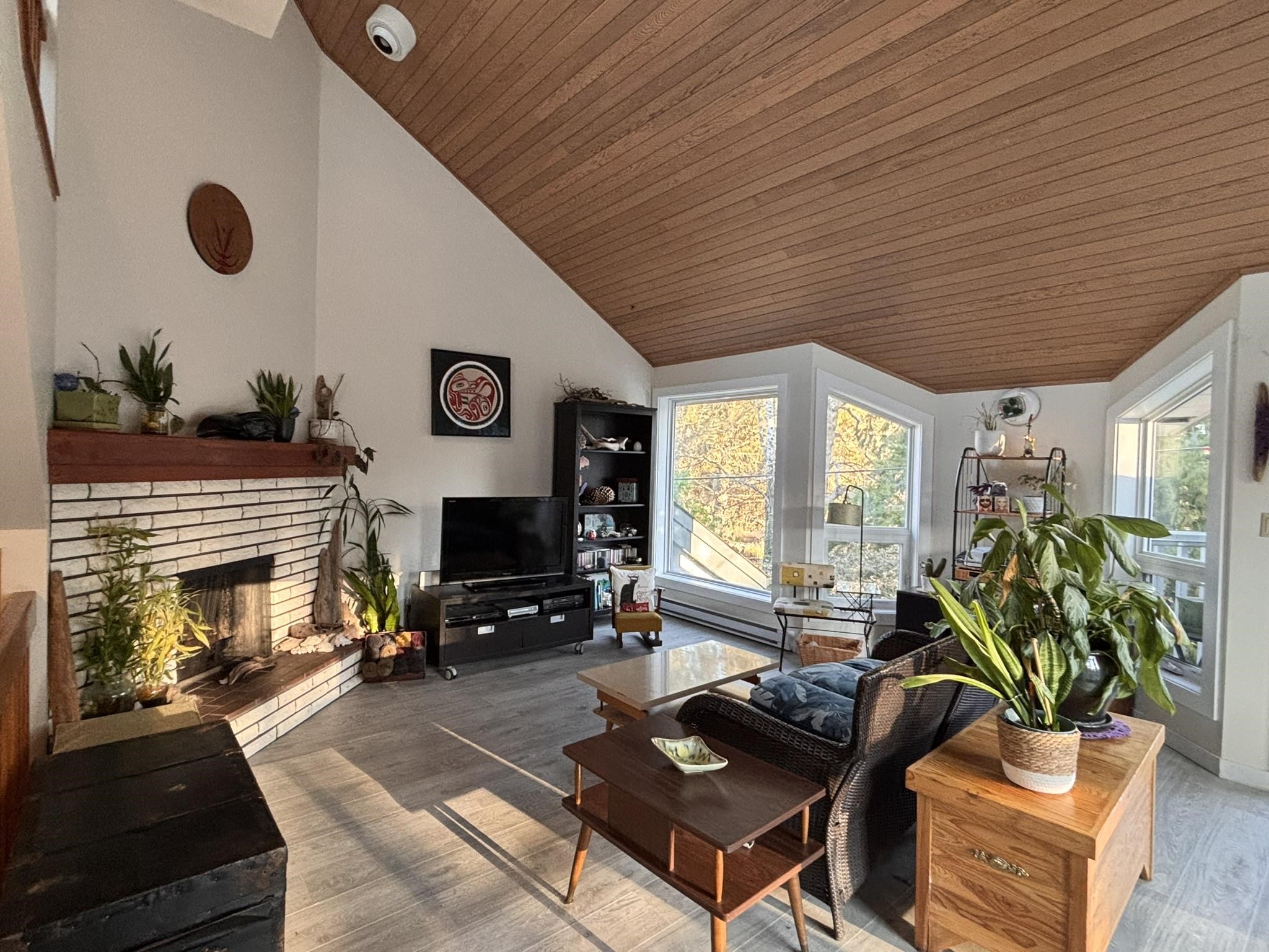 9 5753 WHARF AVENUE, R3031785, BC,