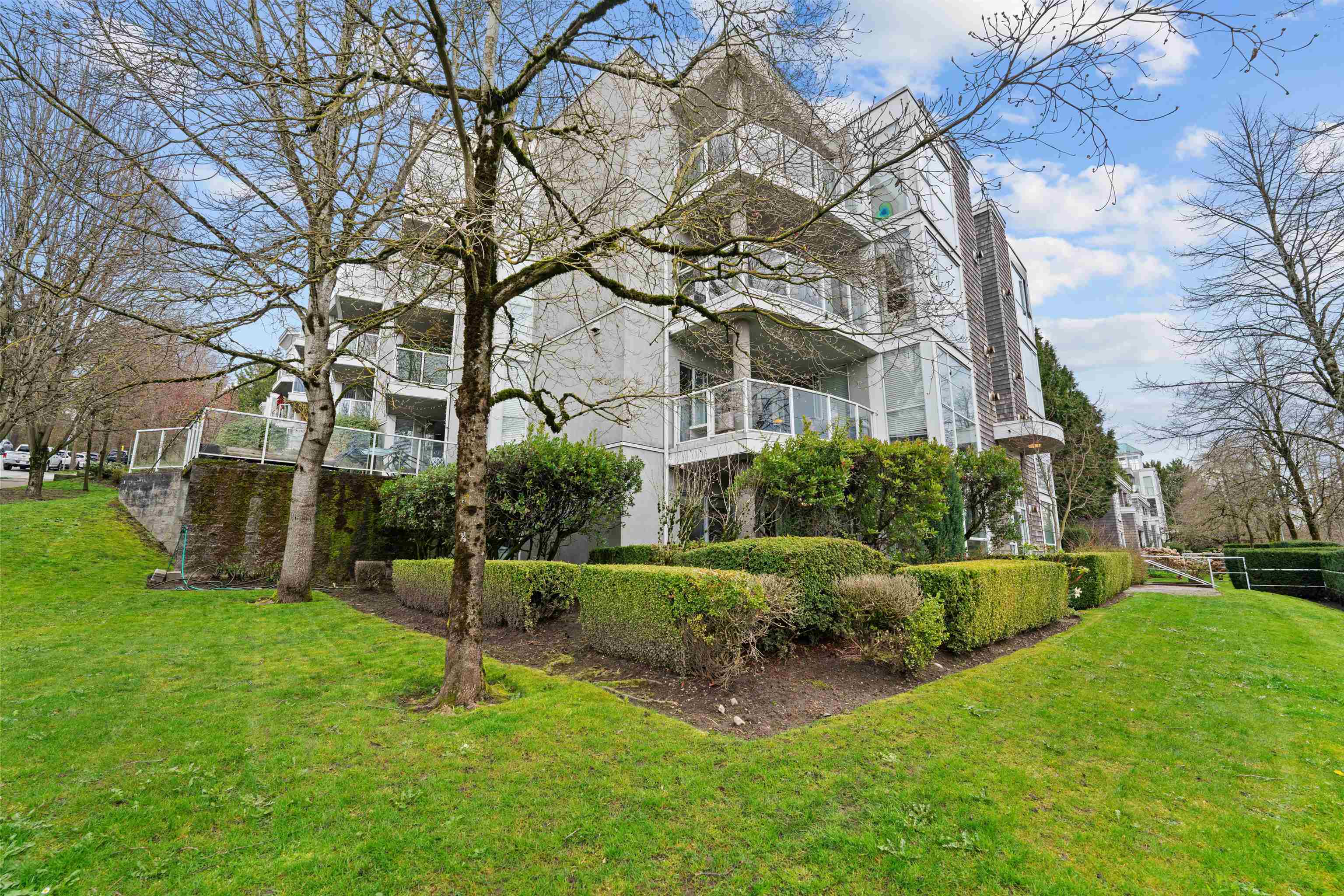 5 8460 JELLICOE STREET, R3031856, BC,