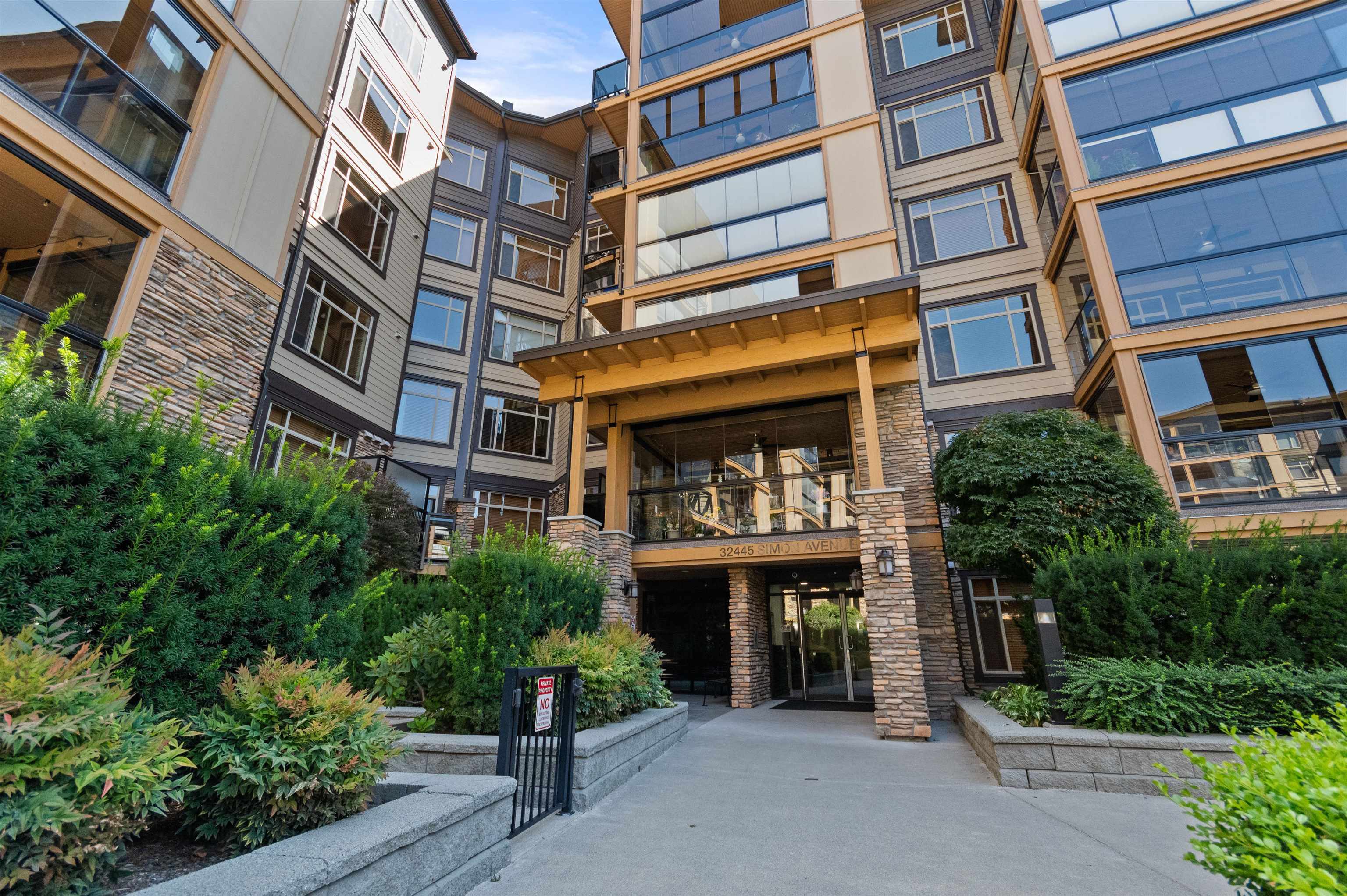 MLS® listing #R3031946 for sale located at 205 32445 SIMON AVENUE