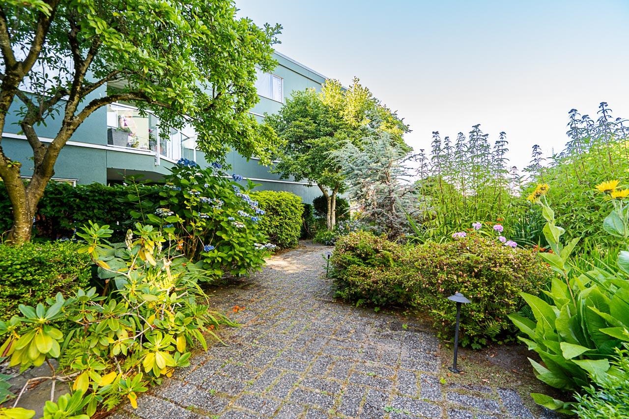 103 1540 MARINER WALK, R3032177, BC,