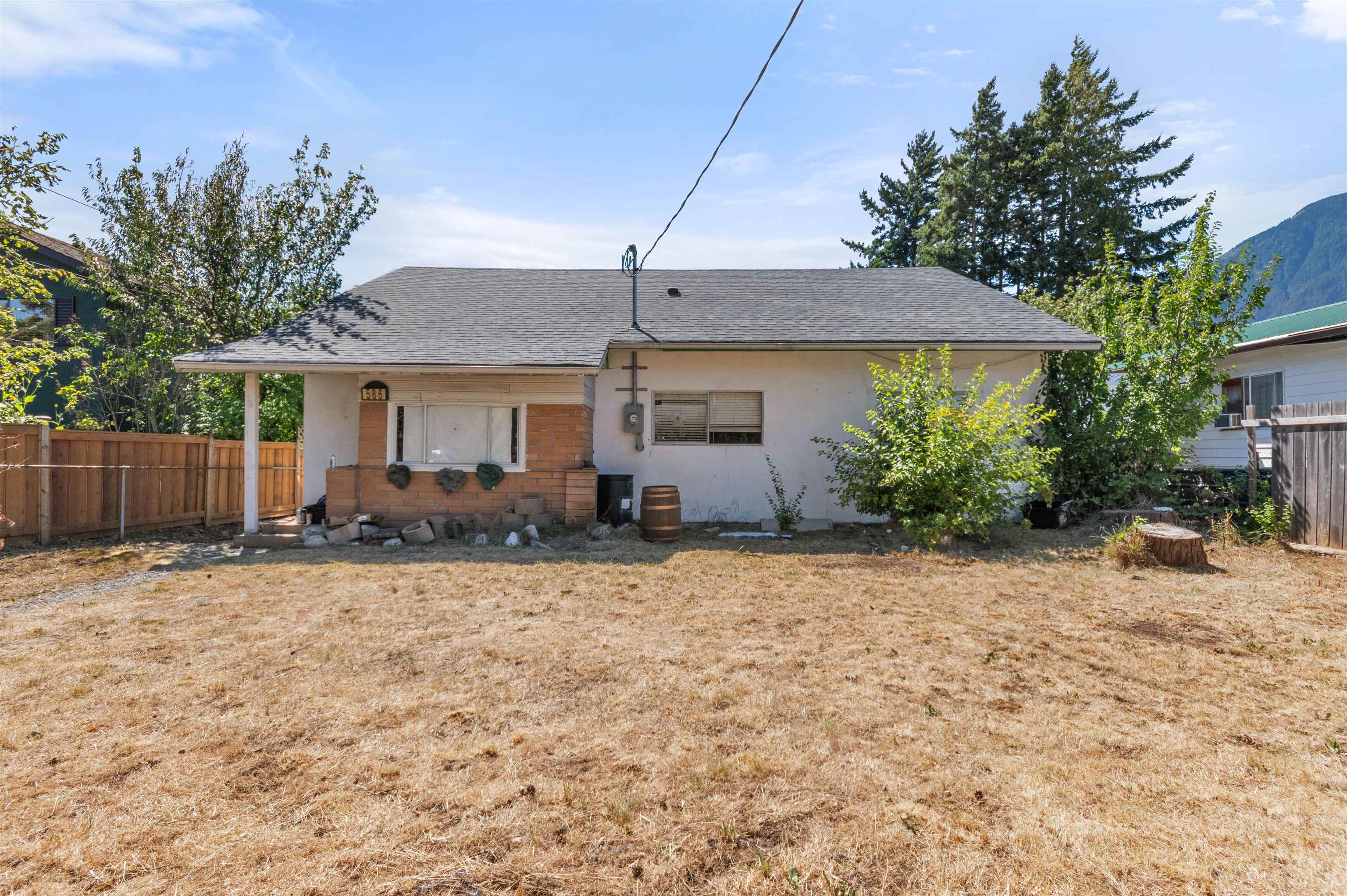 586 6TH AVENUE, Hope BC V0X 1L0, R3032290, BC,