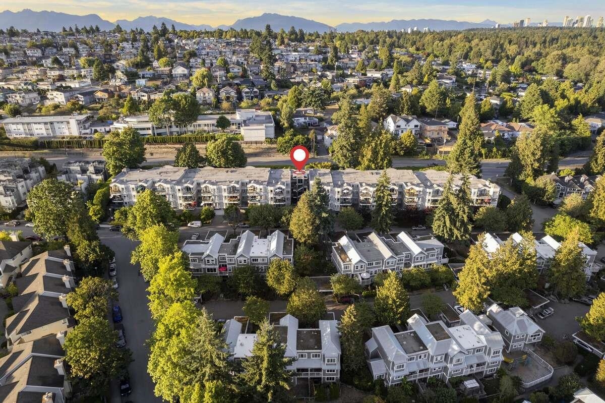 202 2250 MARINE DRIVE, R3032559, BC,