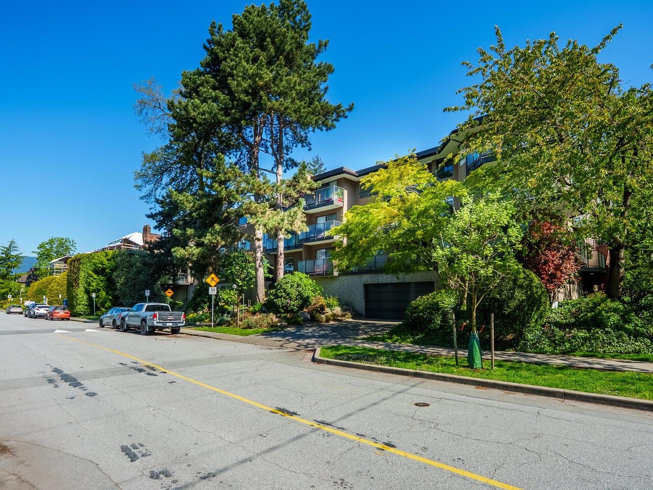 222 210 2ND STREET, R3032853, BC,