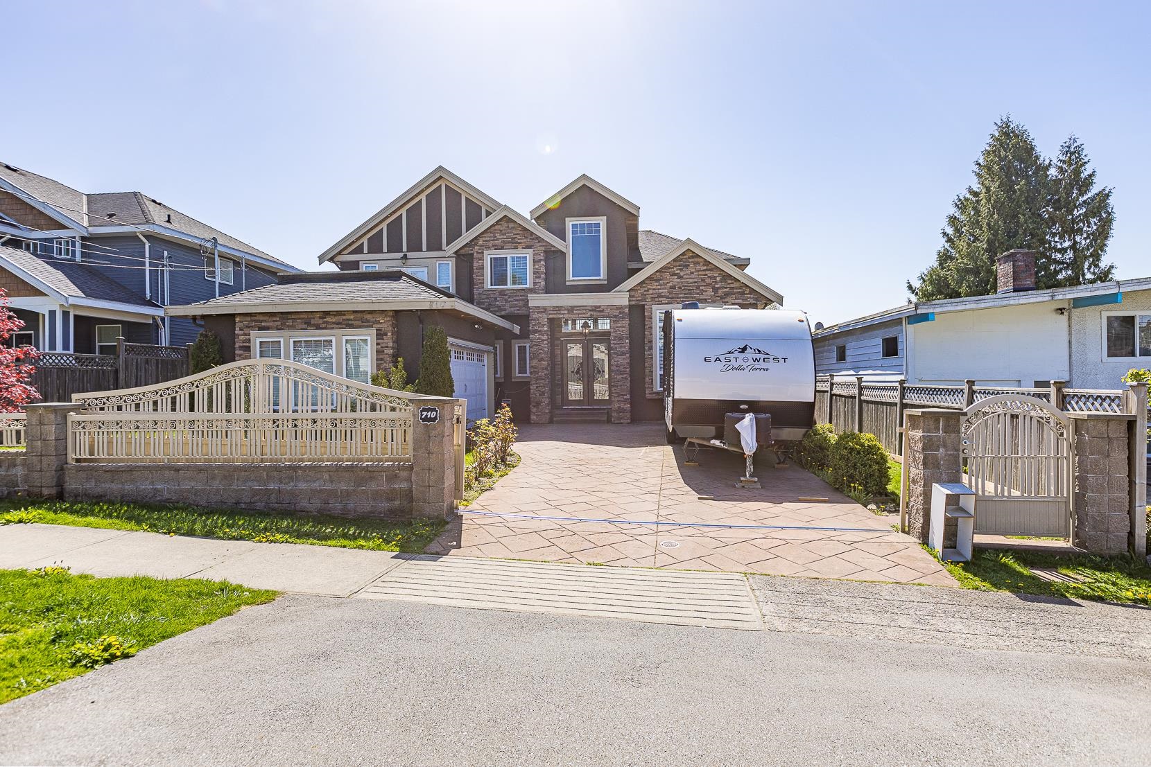 710 RODERICK AVENUE, Coquitlam BC V3K 1P5, R3032974, BC,