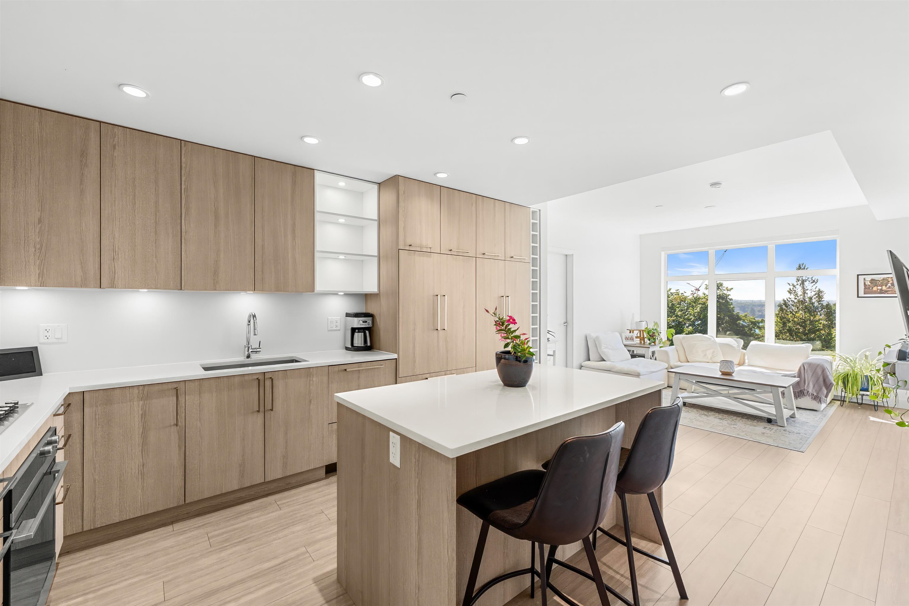 407 733 3RD STREET, R3033004, BC,