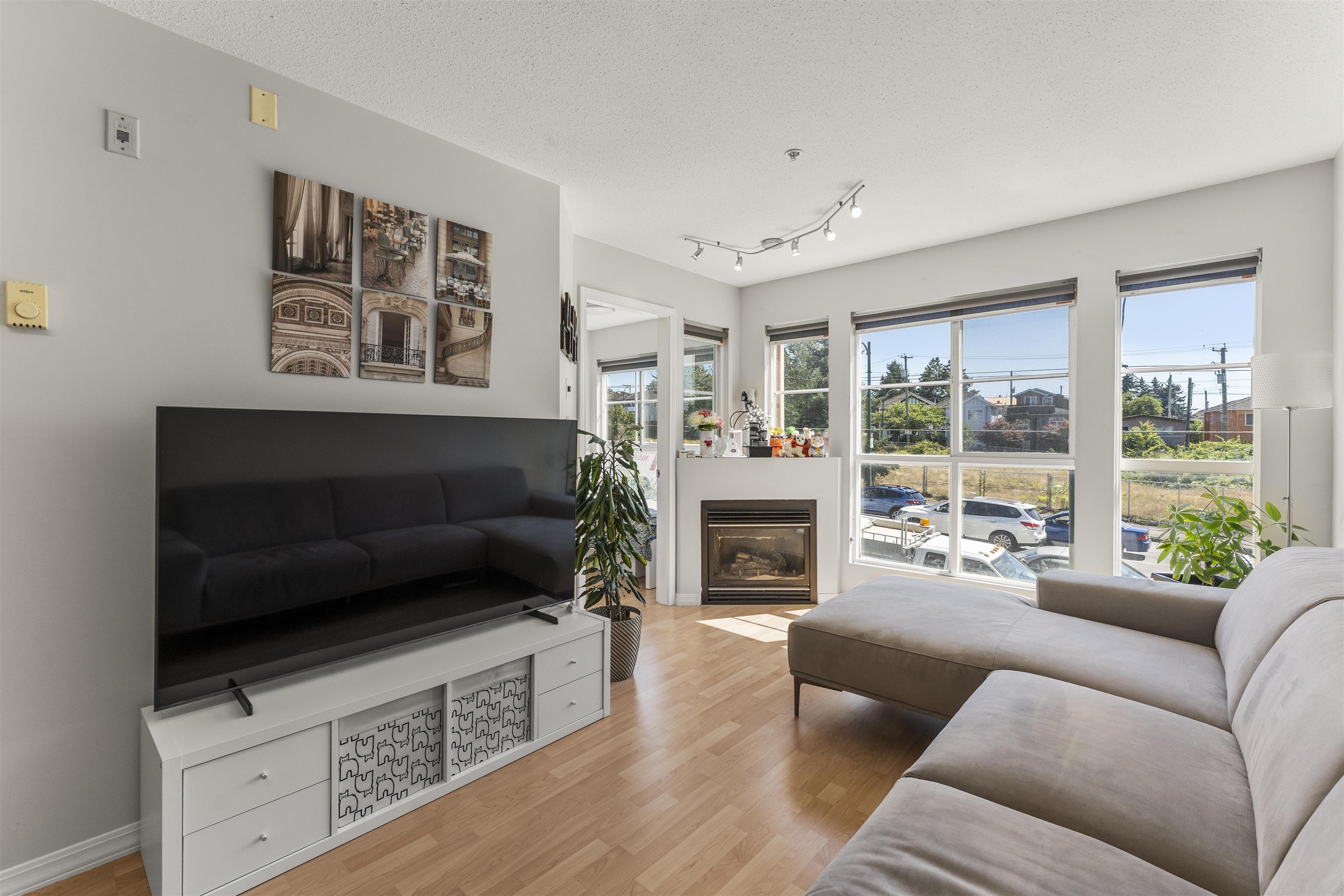 210 2973 KINGSWAY, R3033067, BC,