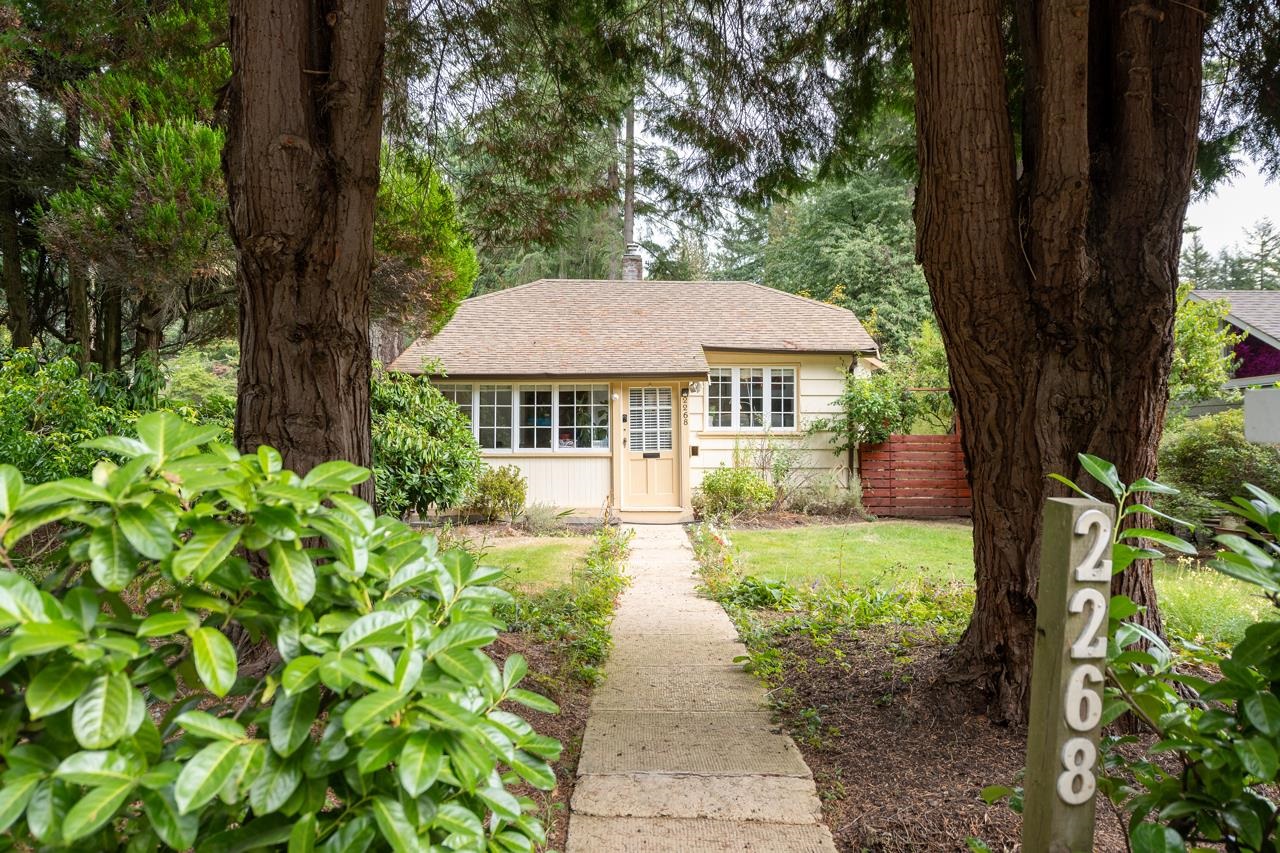2268 EDGEMONT BOULEVARD, North Vancouver BC V7P 2K9, R3033104, BC,