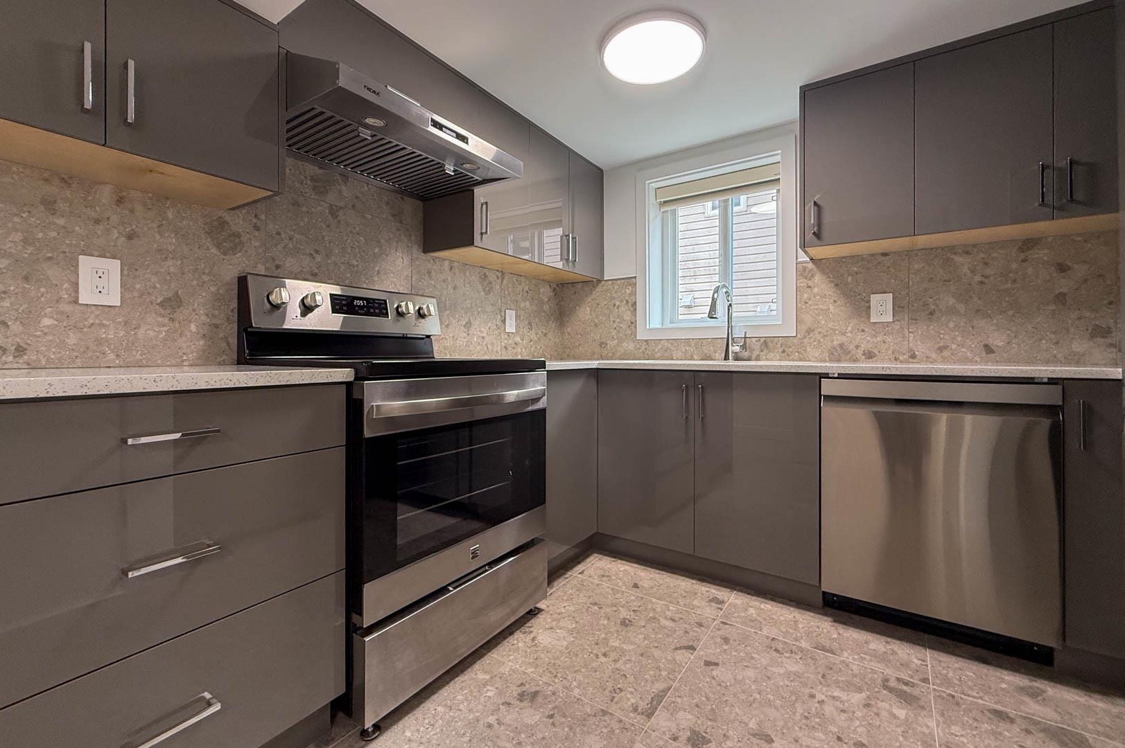 Suite 2147 36TH AVENUE, R3033195, BC,
