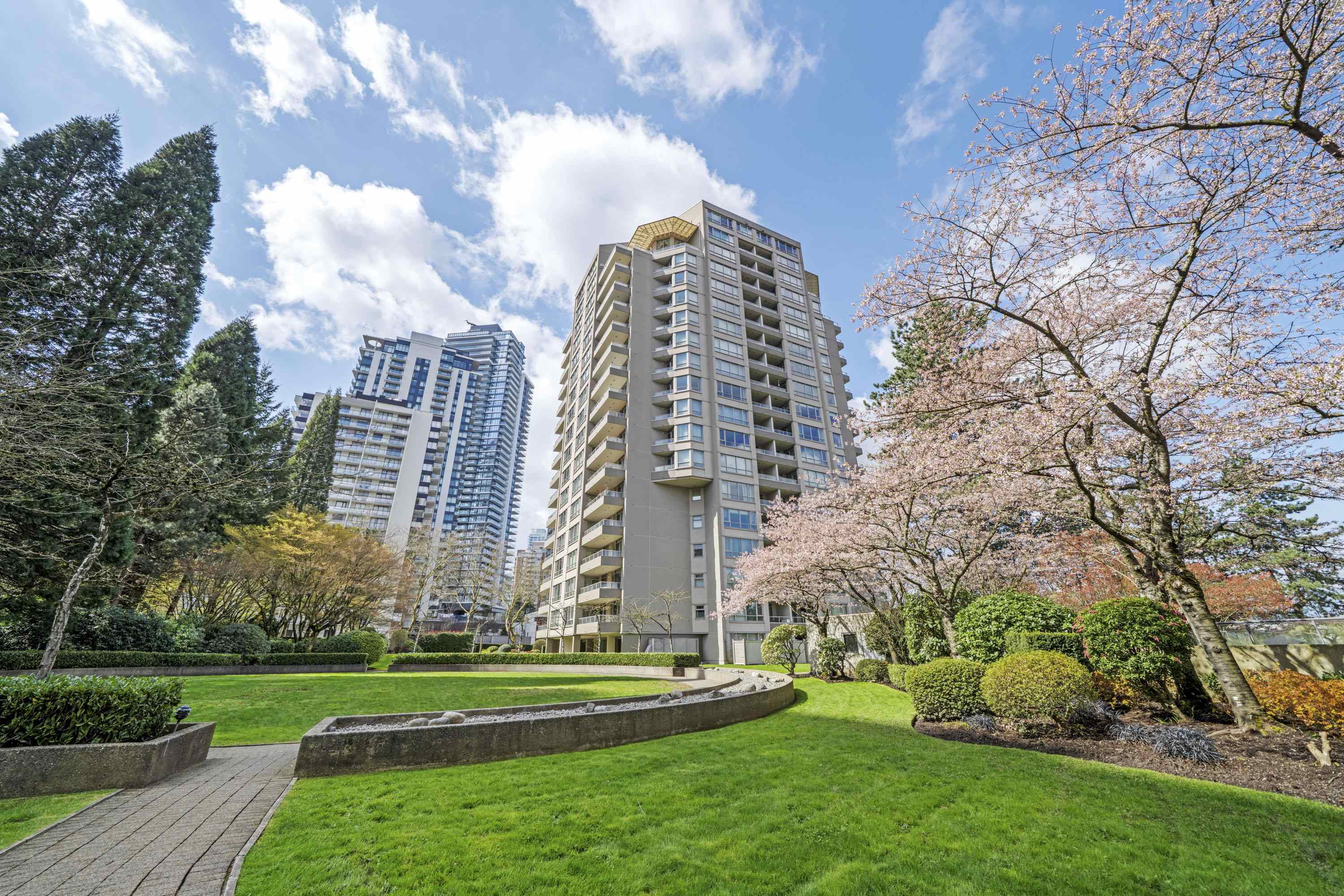 1405 6070 MCMURRAY AVENUE, R3033323, BC,