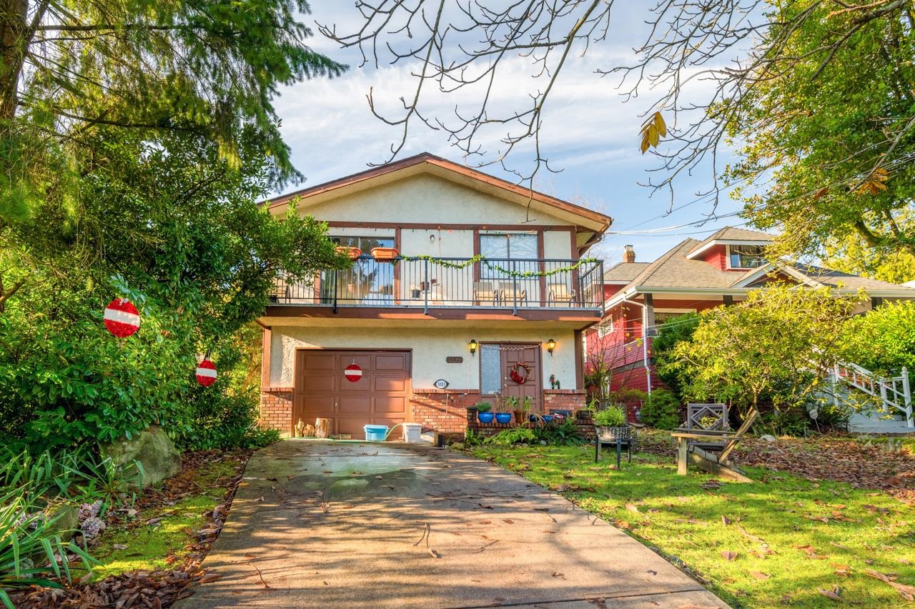 3003 SUNNYHURST ROAD, North Vancouver BC V7K 2G4, R3033370, BC,