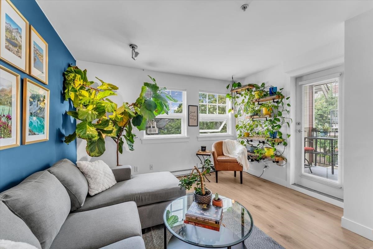 305 930 16TH AVENUE, R3033401, BC,