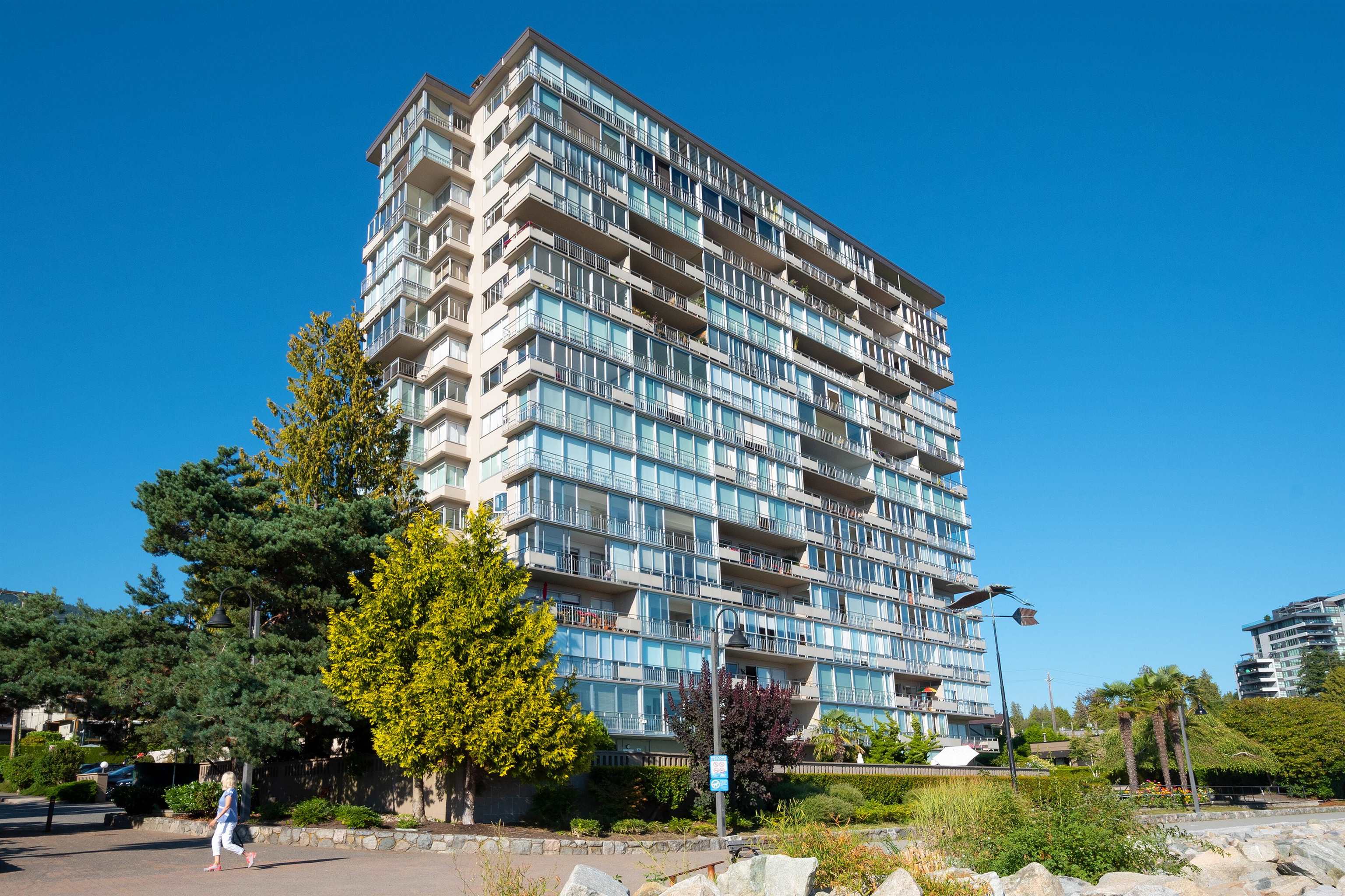 708 150 24TH STREET, R3033438, BC,