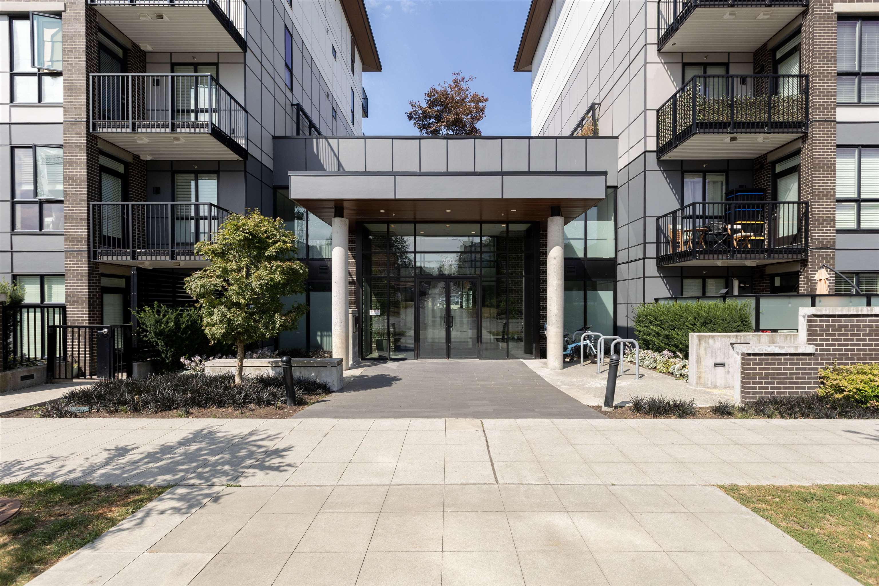 210 750 DOGWOOD STREET, R3033608, BC,