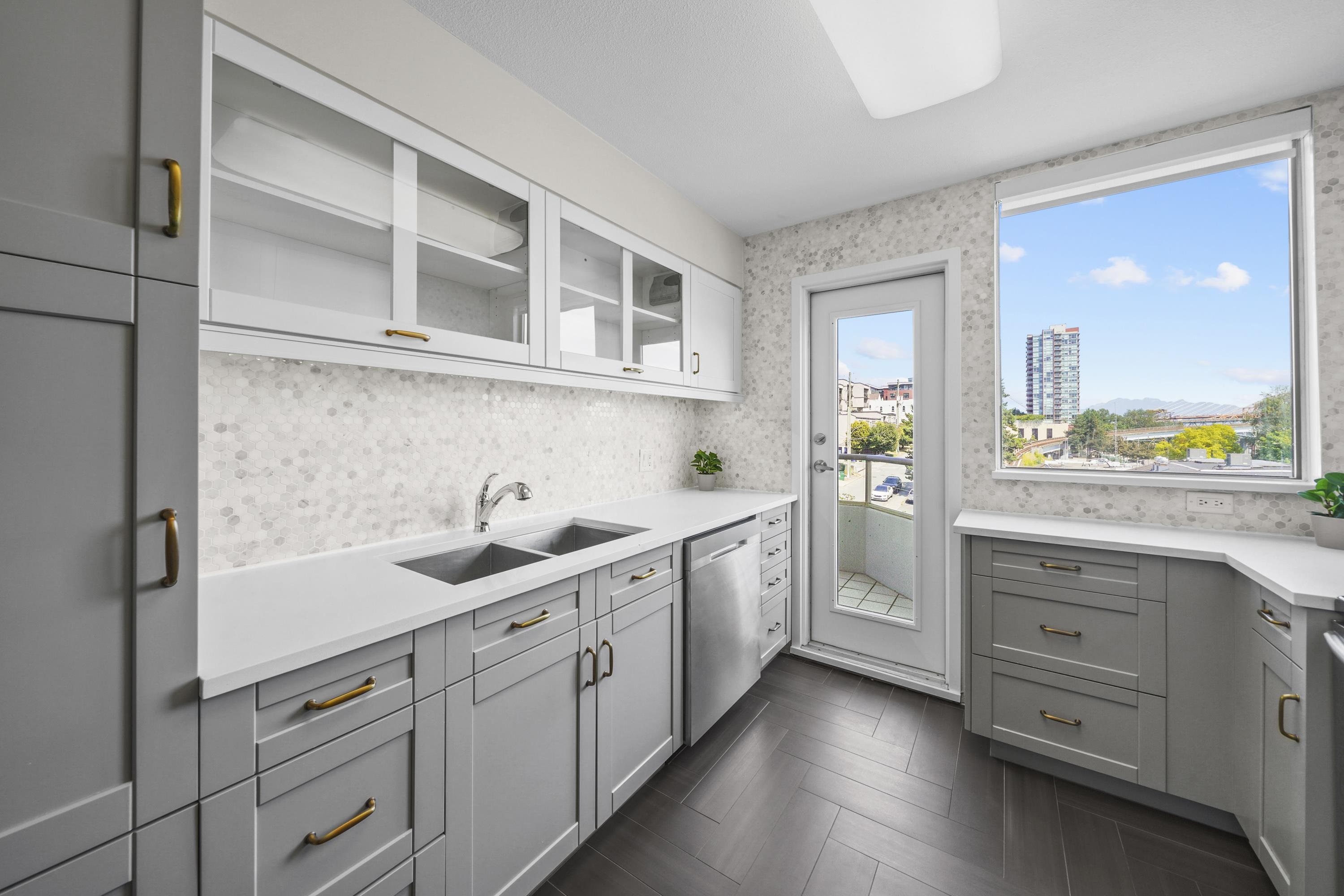 300 328 CLARKSON STREET, R3033647, BC,