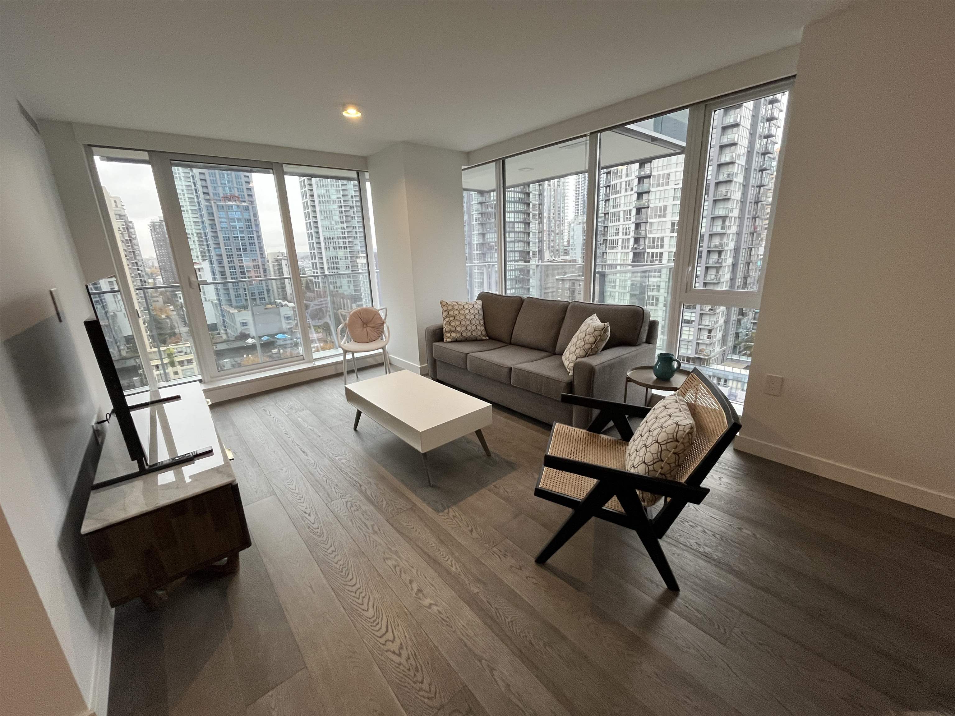 13FL 1111 RICHARDS STREET, R3033684, BC,