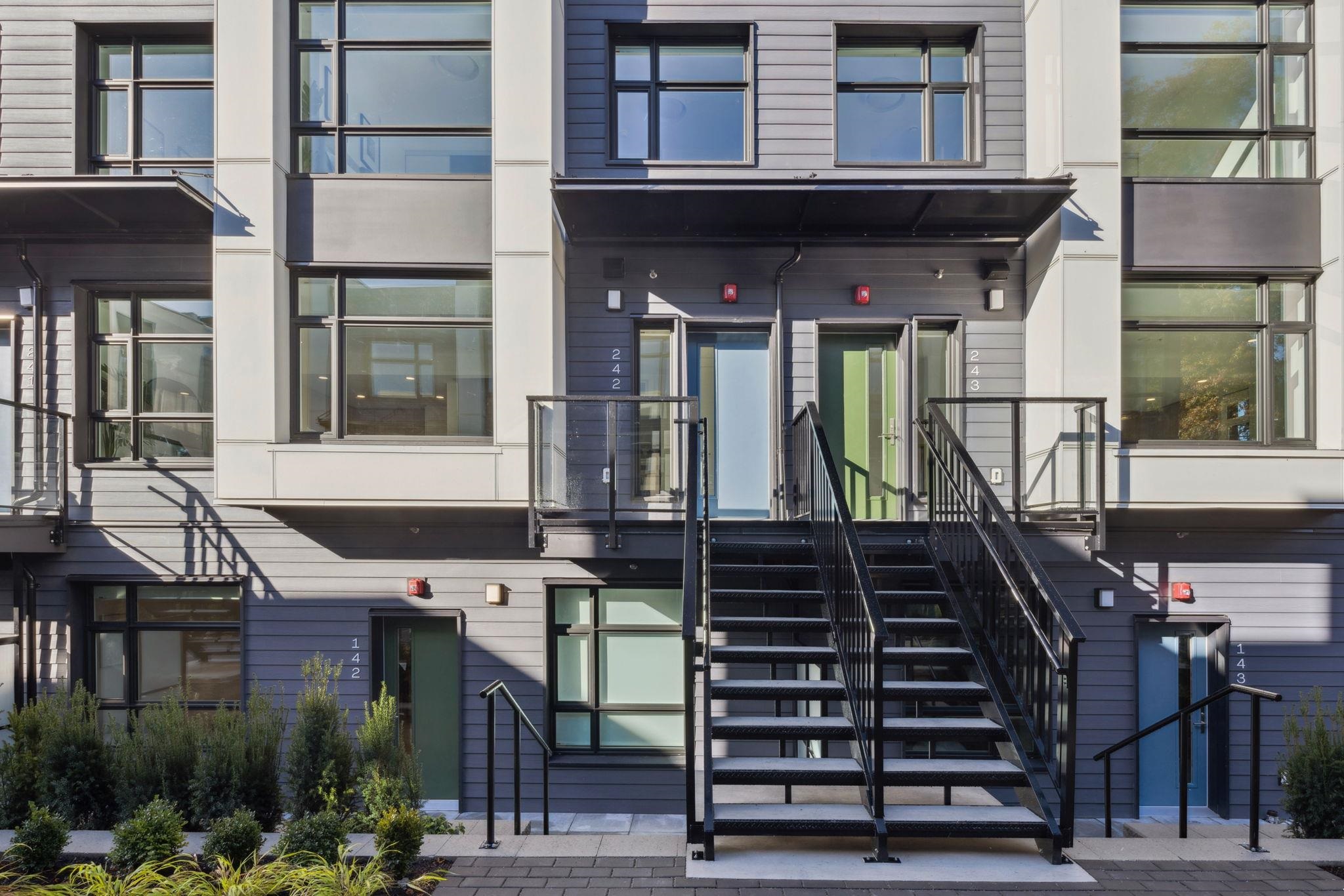 242 1014 47TH AVENUE, R3033755, BC,